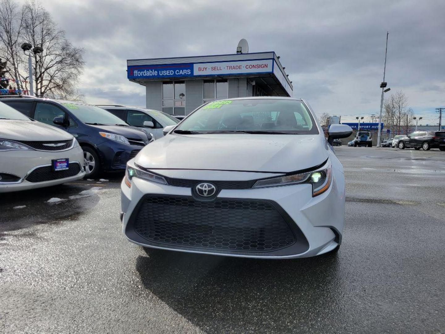 2021 SILVER TOYOTA COROLLA LE (5YFEPMAE0MP) with an 1.8L engine, Continuously Variable transmission, located at 929 East 8th Ave, Anchorage, AK, 99501, (907) 274-2277, 61.214783, -149.866074 - Photo#0