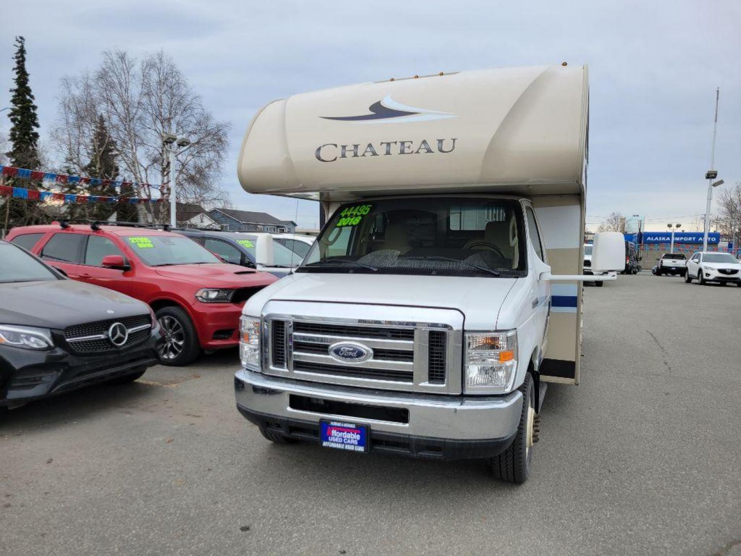 2018 WHITE THOR CHATEAU MOTORHOME (1FDWE3FSXJD) with an 6.8L engine, Automatic transmission, located at 929 East 8th Ave, Anchorage, AK, 99501, (907) 274-2277, 61.214783, -149.866074 - Photo#0