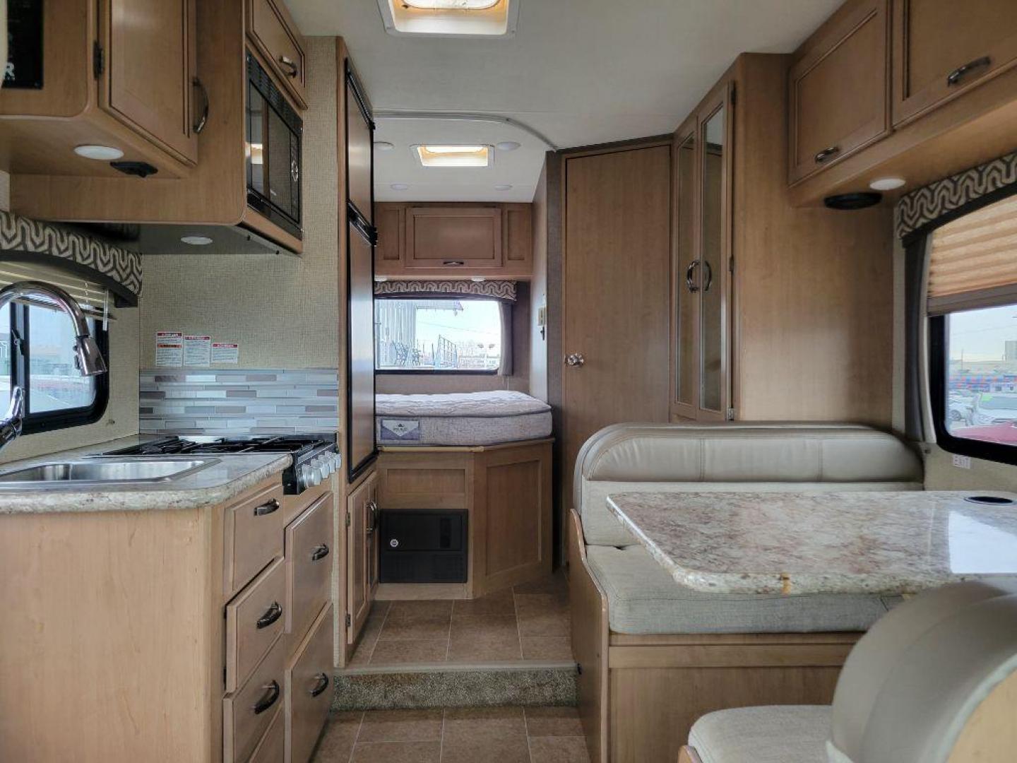 2018 WHITE THOR CHATEAU MOTORHOME (1FDWE3FSXJD) with an 6.8L engine, Automatic transmission, located at 929 East 8th Ave, Anchorage, AK, 99501, (907) 274-2277, 61.214783, -149.866074 - Photo#4