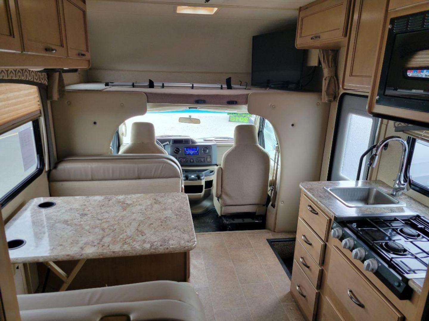 2018 WHITE THOR CHATEAU MOTORHOME (1FDWE3FSXJD) with an 6.8L engine, Automatic transmission, located at 929 East 8th Ave, Anchorage, AK, 99501, (907) 274-2277, 61.214783, -149.866074 - Photo#5