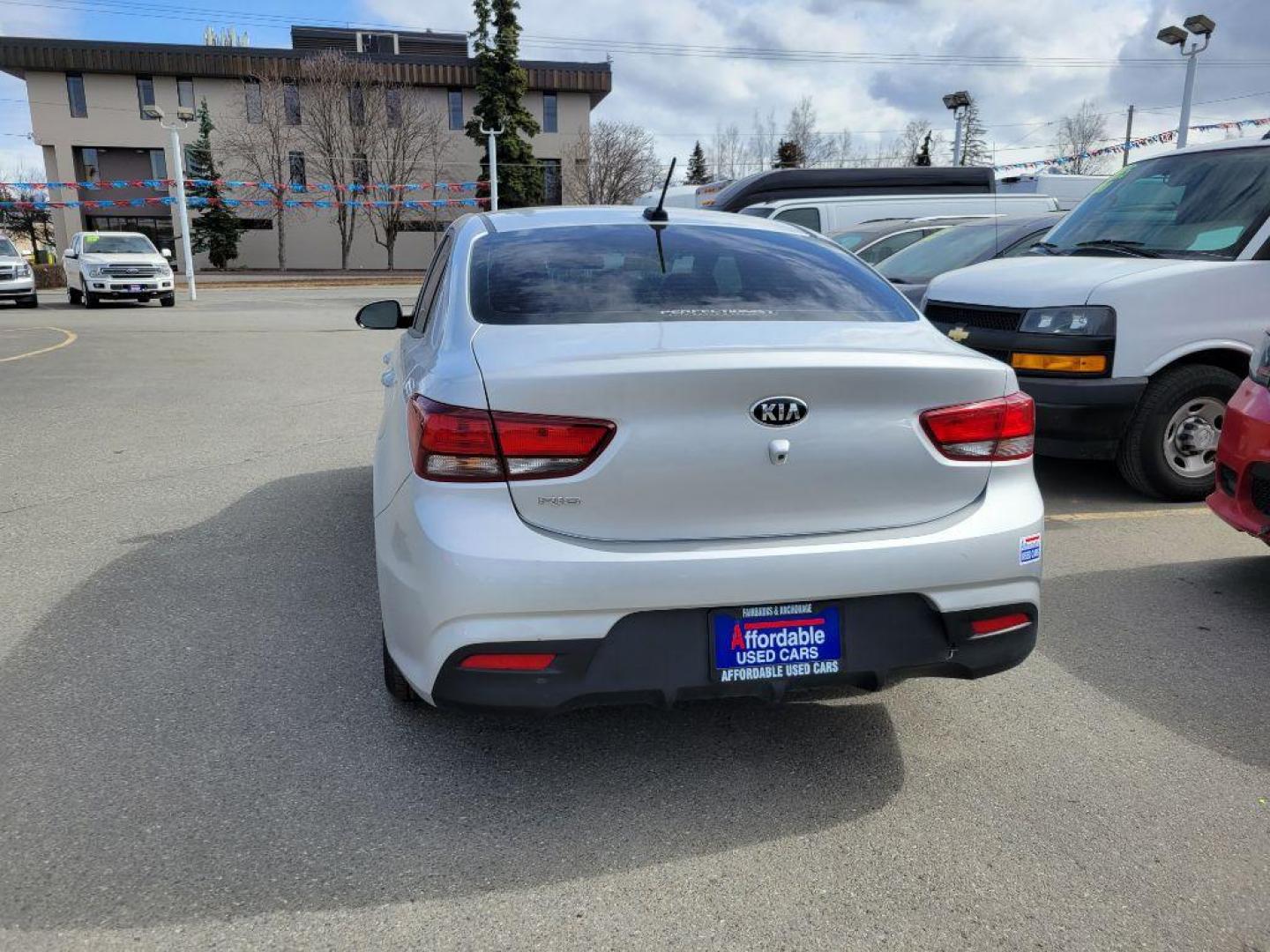 2019 SILVER KIA RIO S (3KPA24AB0KE) with an 1.6L engine, Automatic transmission, located at 929 East 8th Ave, Anchorage, AK, 99501, (907) 274-2277, 61.214783, -149.866074 - Photo#2