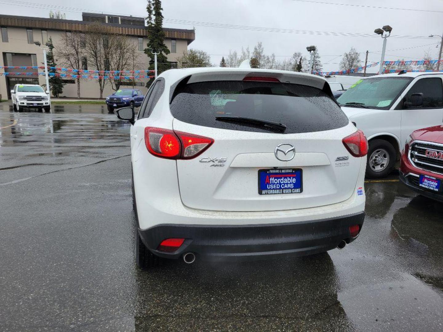 2015 WHITE MAZDA CX-5 TOURING (JM3KE4CY5F0) with an 2.5L engine, Automatic transmission, located at 929 East 8th Ave, Anchorage, AK, 99501, (907) 274-2277, 61.214783, -149.866074 - Photo#2