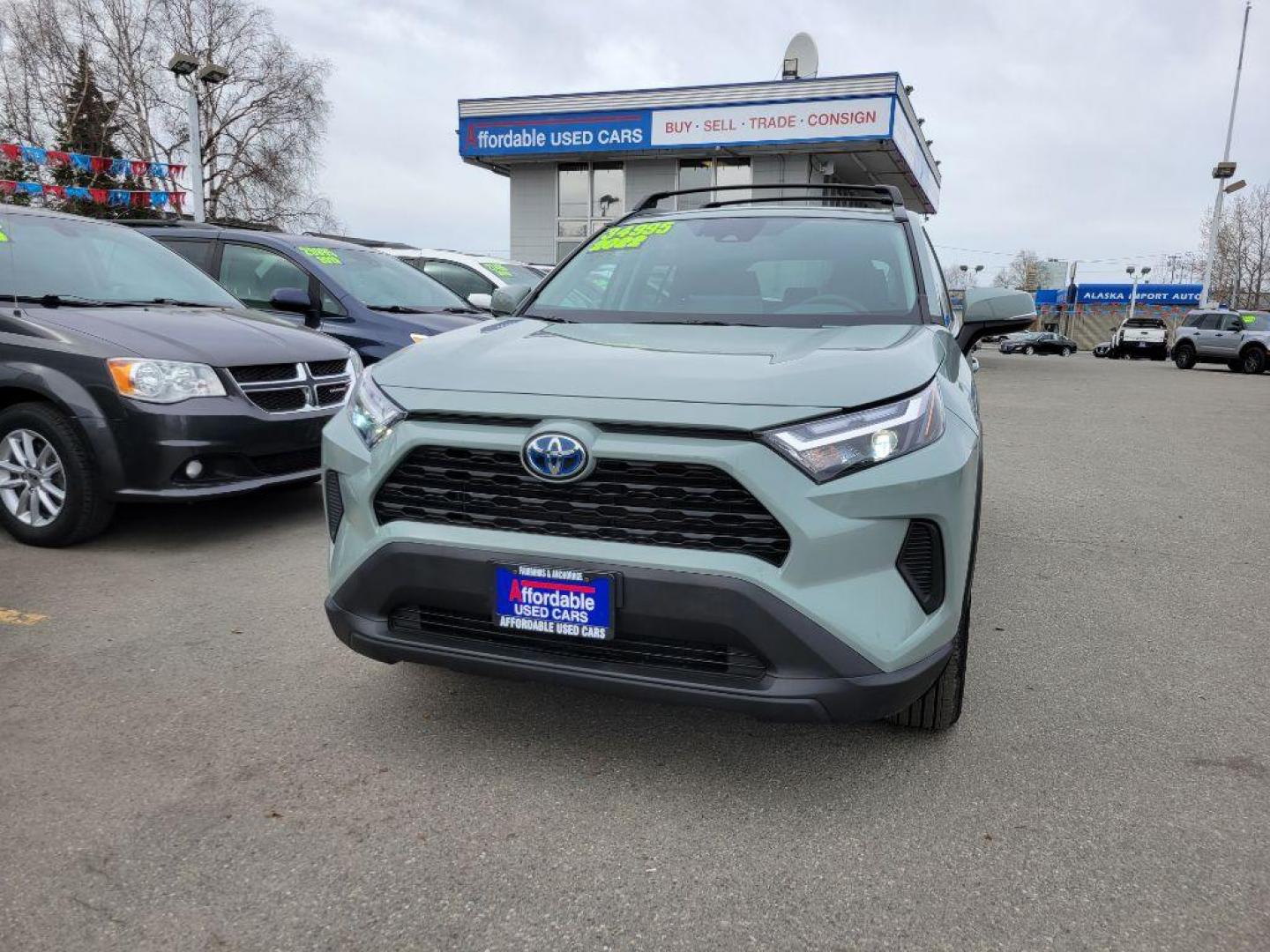 2022 GRY TOYOTA RAV4 XLE (4T3RWRFV5NU) with an 2.5L engine, Continuously Variable transmission, located at 929 East 8th Ave, Anchorage, AK, 99501, (907) 274-2277, 61.214783, -149.866074 - Photo#0