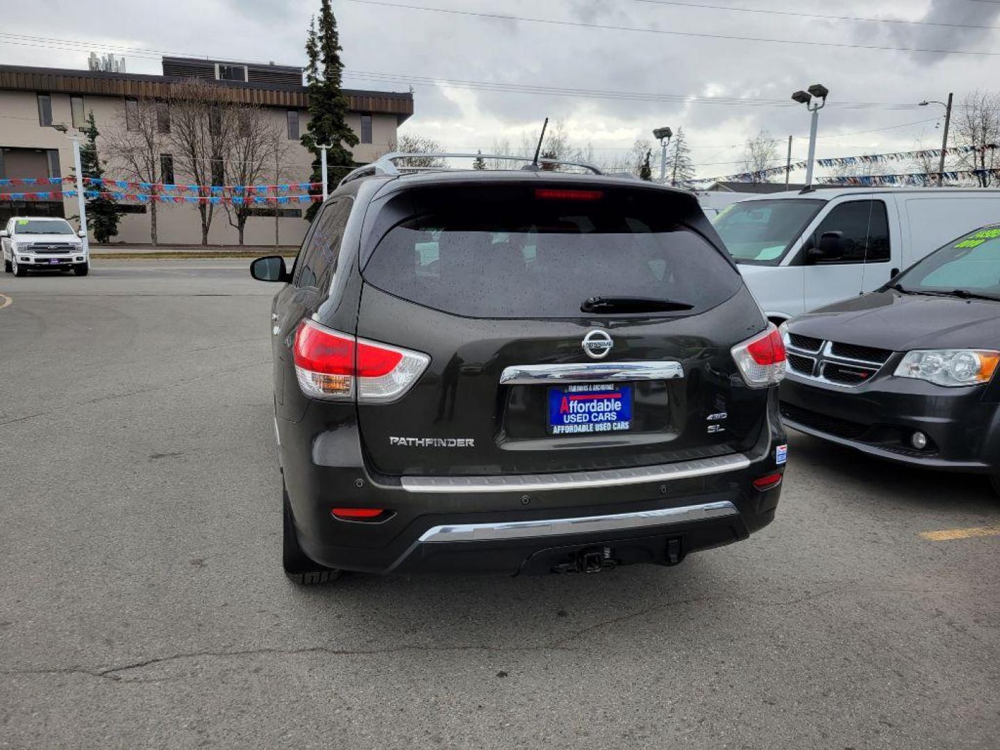 2016 GREEN NISSAN PATHFINDER SL (5N1AR2MM9GC) with an 3.5L engine, Continuously Variable transmission, located at 929 East 8th Ave, Anchorage, AK, 99501, (907) 274-2277, 61.214783, -149.866074 - Photo#2