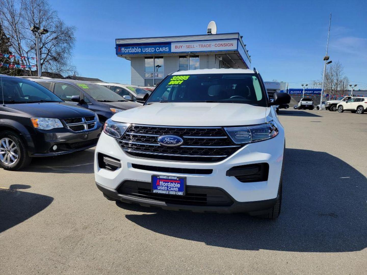 2021 WHITE FORD EXPLORER XLT (1FMSK8DH5MG) with an 2.3L engine, Automatic transmission, located at 929 East 8th Ave, Anchorage, AK, 99501, (907) 274-2277, 61.214783, -149.866074 - Photo#0