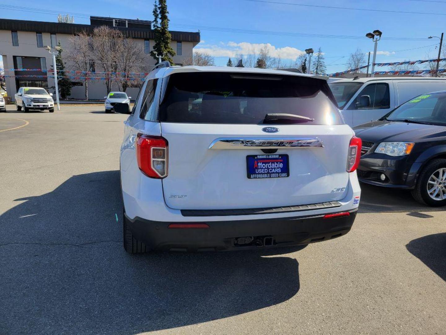 2021 WHITE FORD EXPLORER XLT (1FMSK8DH5MG) with an 2.3L engine, Automatic transmission, located at 929 East 8th Ave, Anchorage, AK, 99501, (907) 274-2277, 61.214783, -149.866074 - Photo#2