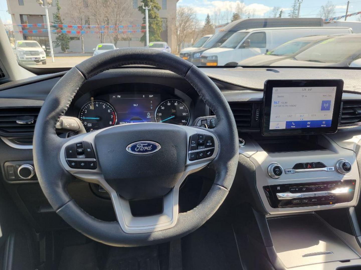 2021 WHITE FORD EXPLORER XLT (1FMSK8DH5MG) with an 2.3L engine, Automatic transmission, located at 929 East 8th Ave, Anchorage, AK, 99501, (907) 274-2277, 61.214783, -149.866074 - Photo#4