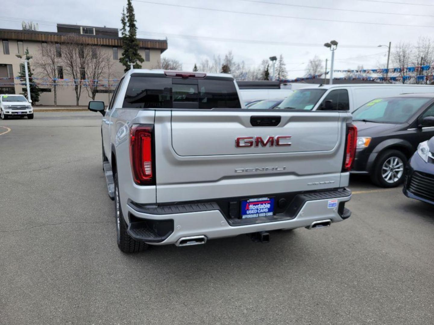 2022 SILVER GMC SIERRA 1500 DENALI (3GTUUGETXNG) with an 3.0L engine, Automatic transmission, located at 929 East 8th Ave, Anchorage, AK, 99501, (907) 274-2277, 61.214783, -149.866074 - Photo#2