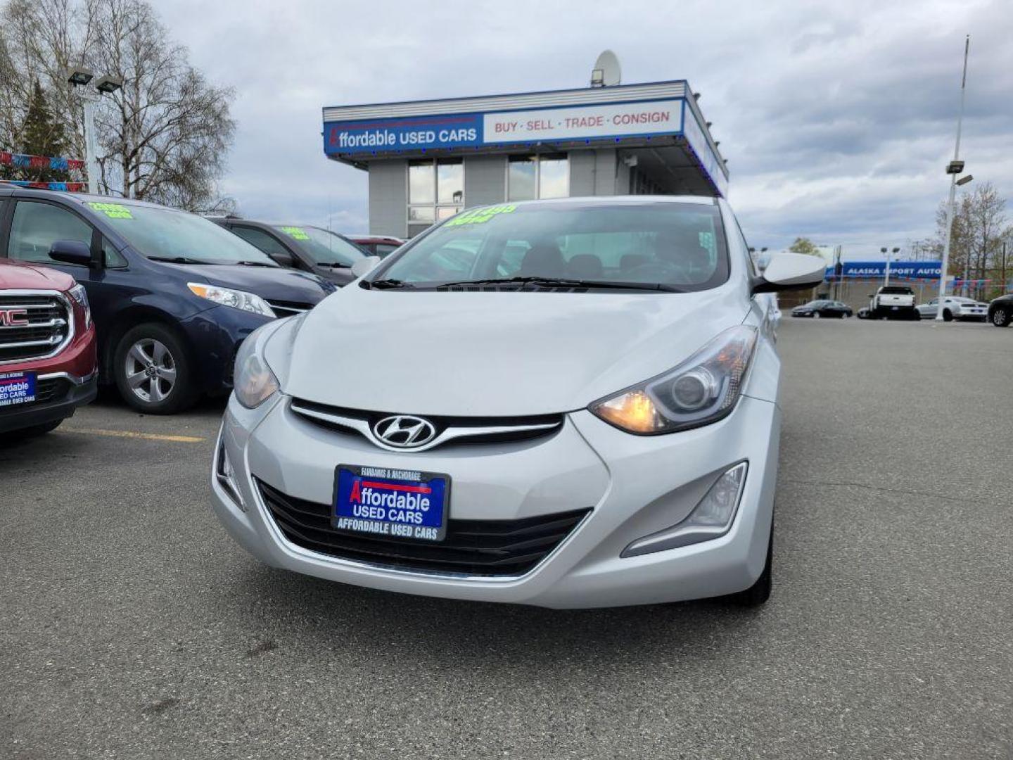 2015 SILVER HYUNDAI ELANTRA SE (5NPDH4AE2FH) with an 1.8L engine, Automatic transmission, located at 929 East 8th Ave, Anchorage, AK, 99501, (907) 274-2277, 61.214783, -149.866074 - Photo#0