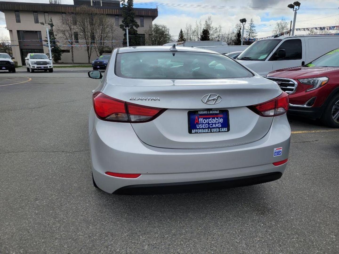 2015 SILVER HYUNDAI ELANTRA SE (5NPDH4AE2FH) with an 1.8L engine, Automatic transmission, located at 929 East 8th Ave, Anchorage, AK, 99501, (907) 274-2277, 61.214783, -149.866074 - Photo#2