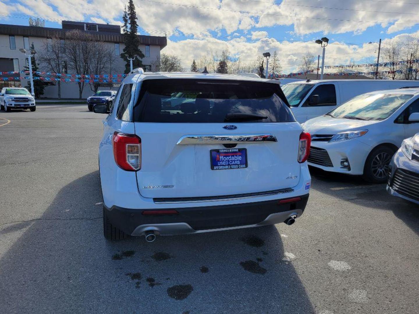 2021 WHITE FORD EXPLORER LIMITED (1FMSK8FH9MG) with an 2.3L engine, Automatic transmission, located at 929 East 8th Ave, Anchorage, AK, 99501, (907) 274-2277, 61.214783, -149.866074 - Photo#2