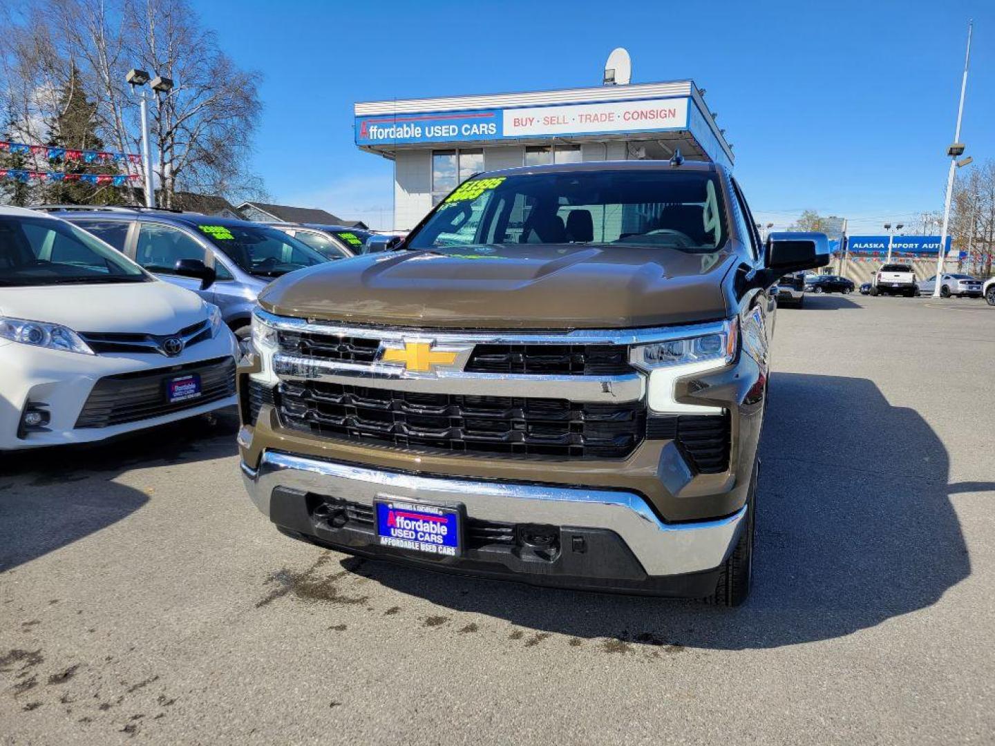 2023 BRONZE CHEVROLET SILVERADO 1500 LT (1GCUDDED6PZ) with an 5.3L engine, Automatic transmission, located at 929 East 8th Ave, Anchorage, AK, 99501, (907) 274-2277, 61.214783, -149.866074 - Photo#0