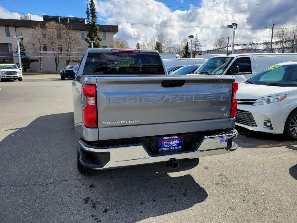 2023 Chevrolet Silverado 1500 photo 3