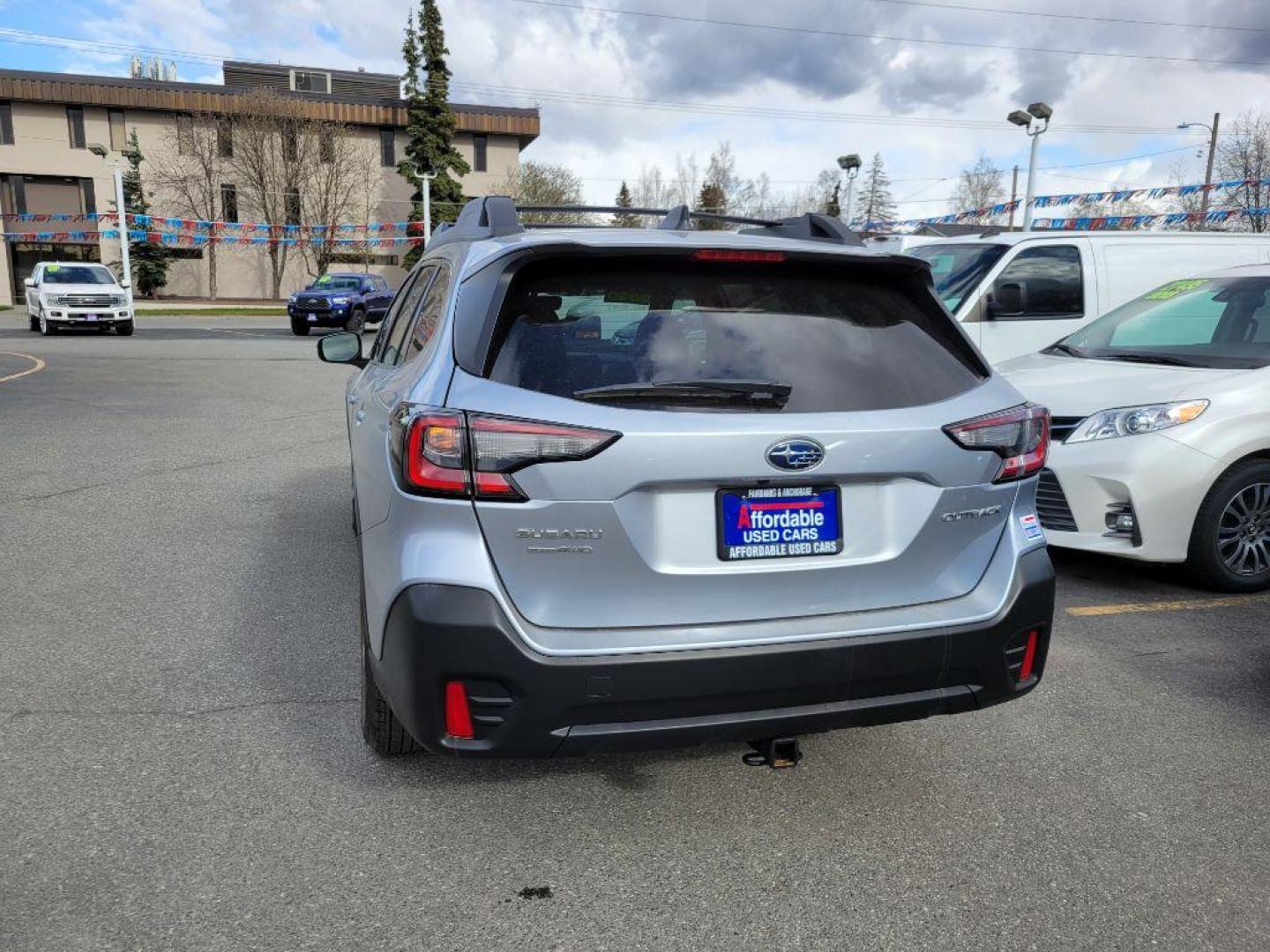 2020 SILVER SUBARU OUTBACK PREMIUM (4S4BTAEC0L3) with an 2.5L engine, Continuously Variable transmission, located at 929 East 8th Ave, Anchorage, AK, 99501, (907) 274-2277, 61.214783, -149.866074 - Photo#2