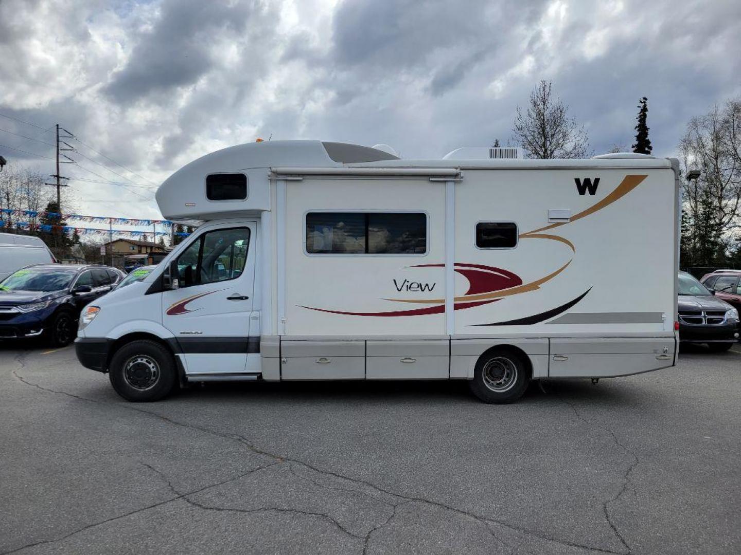 2008 WHITE WINNEBAGO VIEW 24H 3500 (WDXPF445479) with an 3.0L engine, Automatic transmission, located at 929 East 8th Ave, Anchorage, AK, 99501, (907) 274-2277, 61.214783, -149.866074 - Photo#1