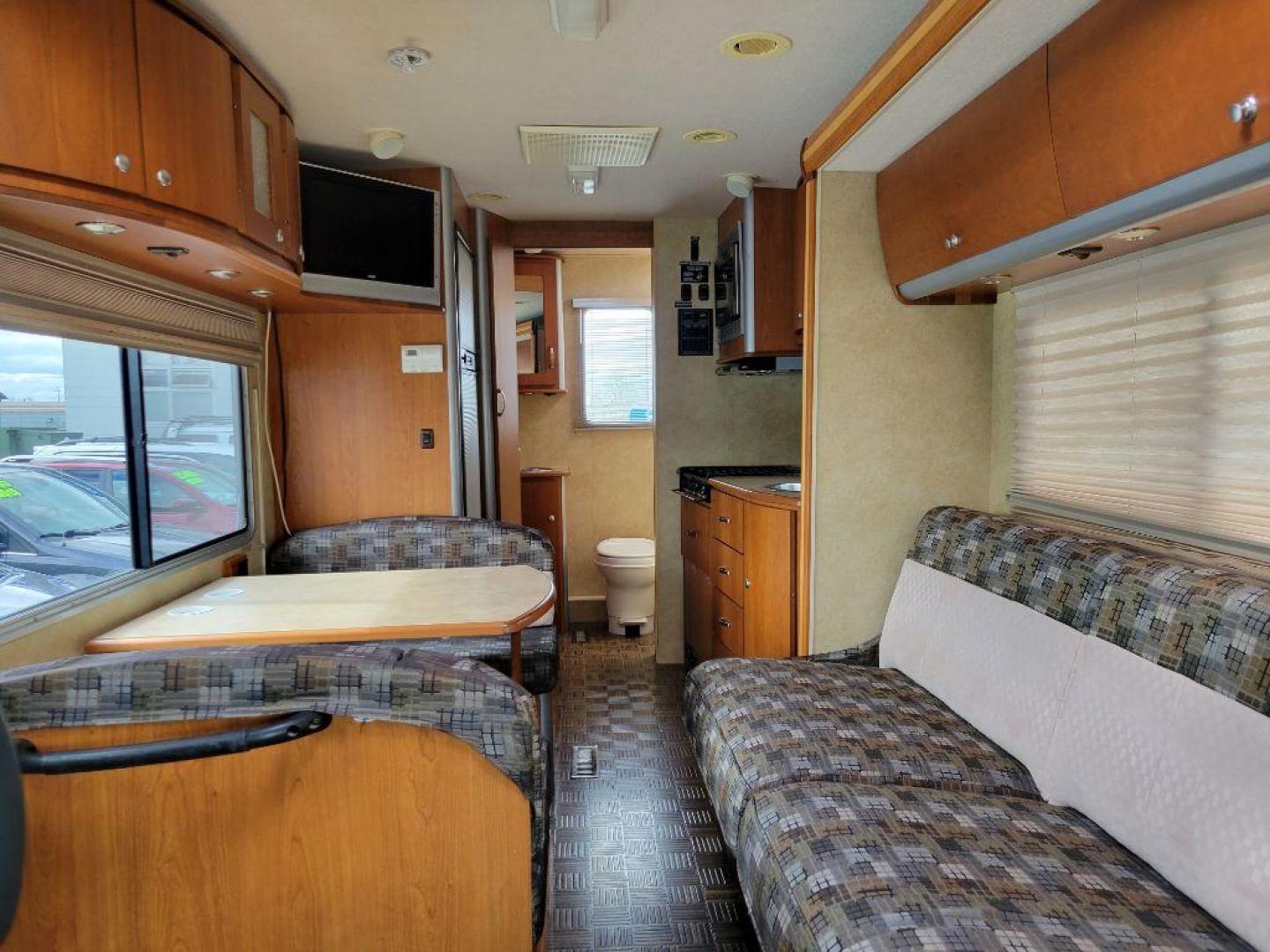 2008 WHITE WINNEBAGO VIEW 24H 3500 (WDXPF445479) with an 3.0L engine, Automatic transmission, located at 929 East 8th Ave, Anchorage, AK, 99501, (907) 274-2277, 61.214783, -149.866074 - Photo#4