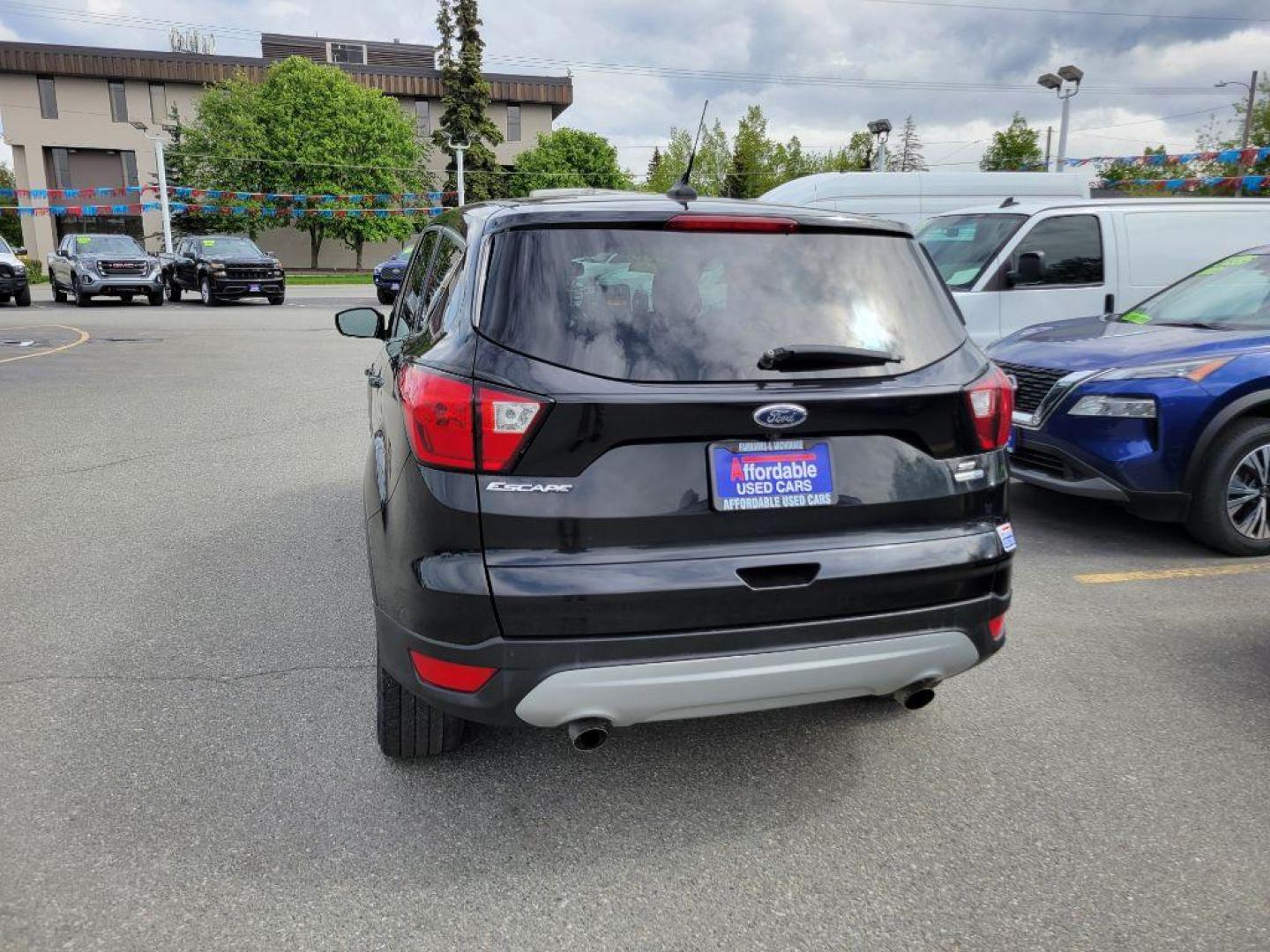 2019 BLACK FORD ESCAPE SE (1FMCU9GD1KU) with an 1.5L engine, Automatic transmission, located at 929 East 8th Ave, Anchorage, AK, 99501, (907) 274-2277, 61.214783, -149.866074 - Photo#2