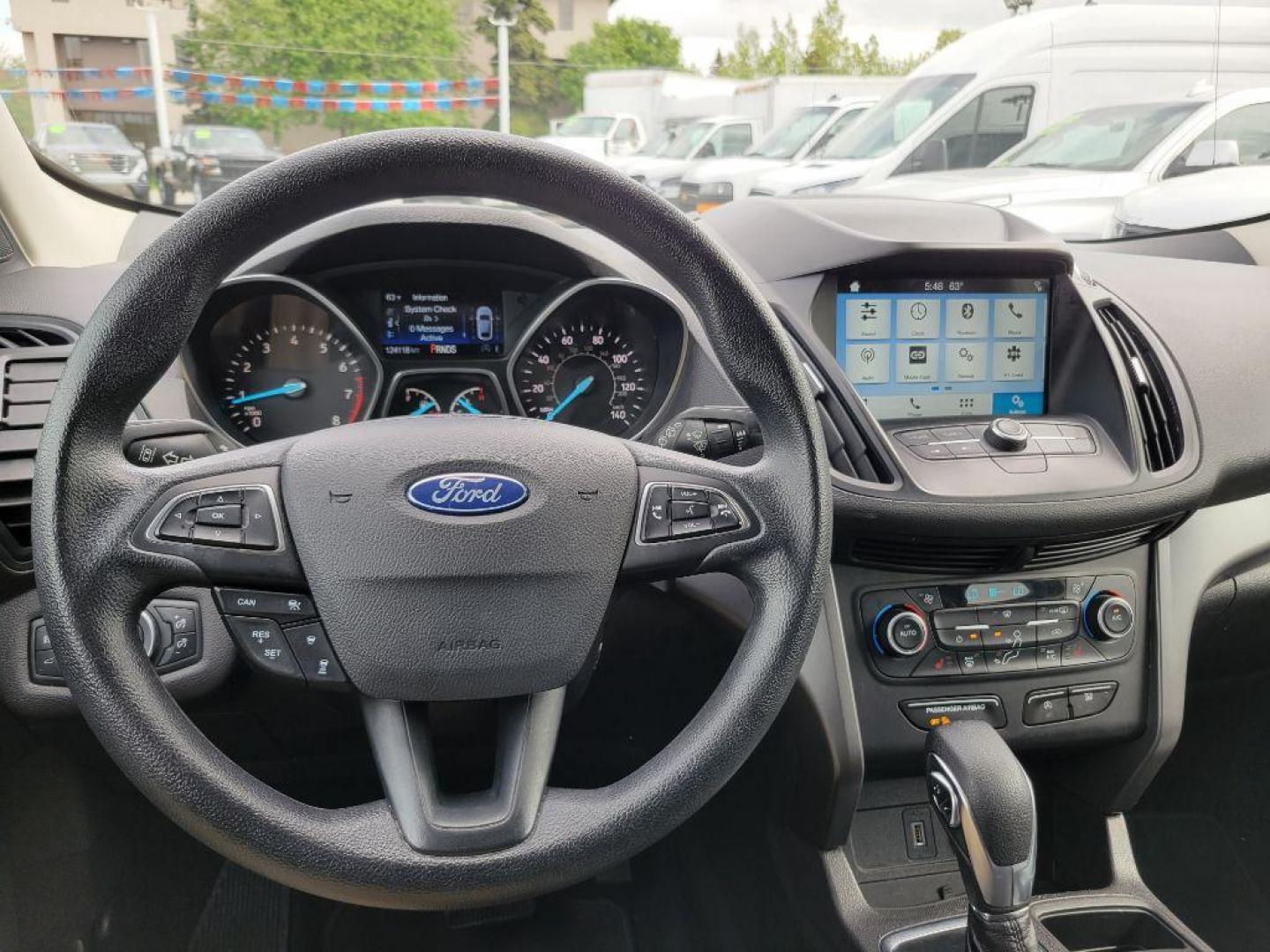 2019 BLACK FORD ESCAPE SE (1FMCU9GD1KU) with an 1.5L engine, Automatic transmission, located at 929 East 8th Ave, Anchorage, AK, 99501, (907) 274-2277, 61.214783, -149.866074 - Photo#4