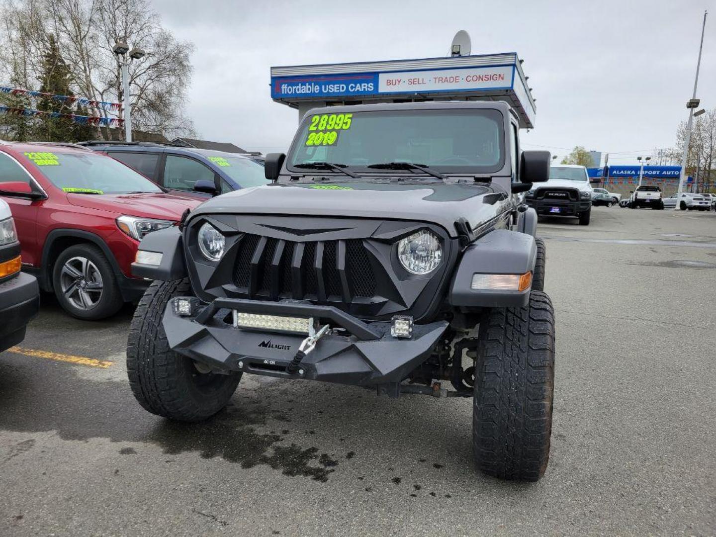 2019 GREY JEEP WRANGLER SPORT (1C4GJXAG7KW) with an 3.6L engine, 8-Speed Manual transmission, located at 929 East 8th Ave, Anchorage, AK, 99501, (907) 274-2277, 61.214783, -149.866074 - Photo#0