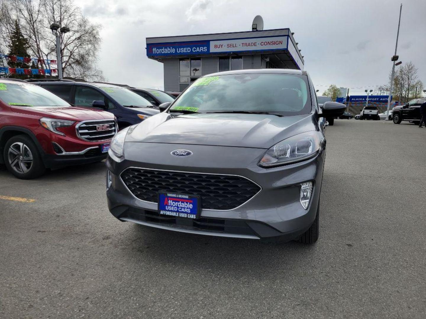 2022 GRAY FORD ESCAPE SEL (1FMCU9H64NU) with an 1.5L engine, Automatic transmission, located at 929 East 8th Ave, Anchorage, AK, 99501, (907) 274-2277, 61.214783, -149.866074 - Photo#0