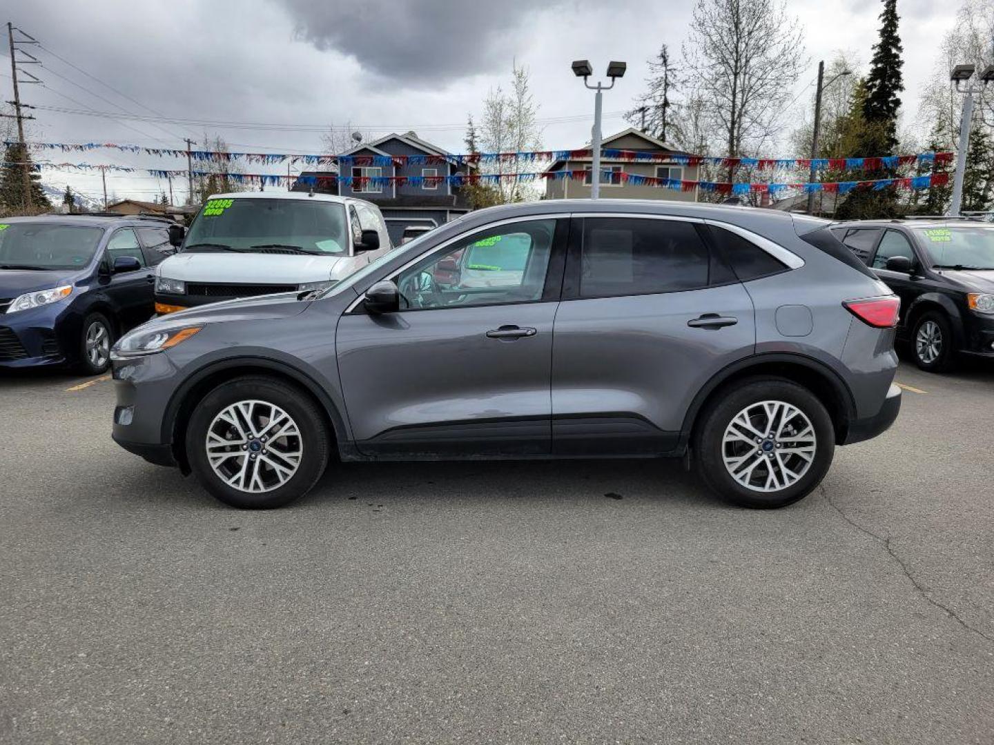 2022 GRAY FORD ESCAPE SEL (1FMCU9H64NU) with an 1.5L engine, Automatic transmission, located at 929 East 8th Ave, Anchorage, AK, 99501, (907) 274-2277, 61.214783, -149.866074 - Photo#1