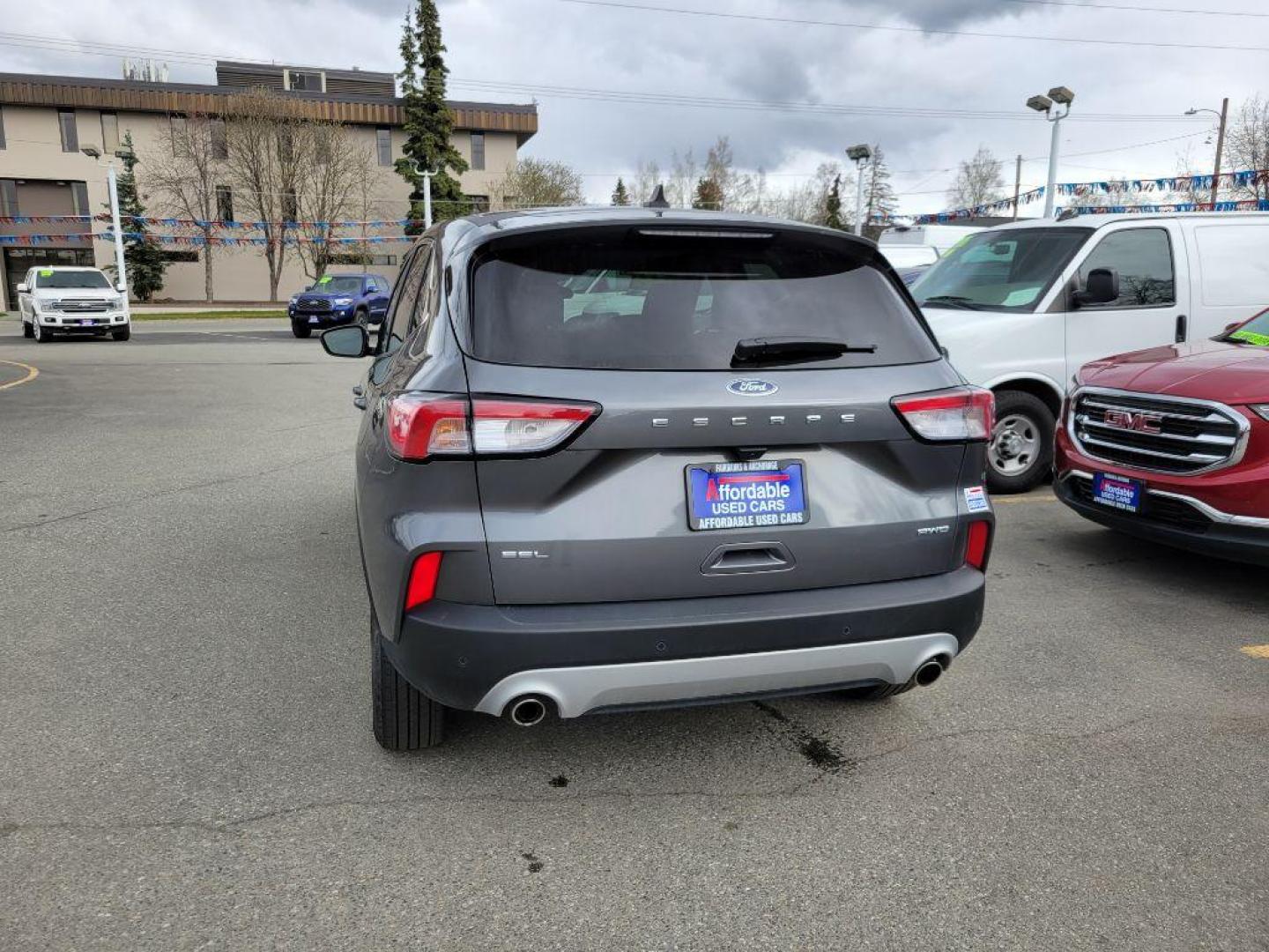 2022 GRAY FORD ESCAPE SEL (1FMCU9H64NU) with an 1.5L engine, Automatic transmission, located at 929 East 8th Ave, Anchorage, AK, 99501, (907) 274-2277, 61.214783, -149.866074 - Photo#2