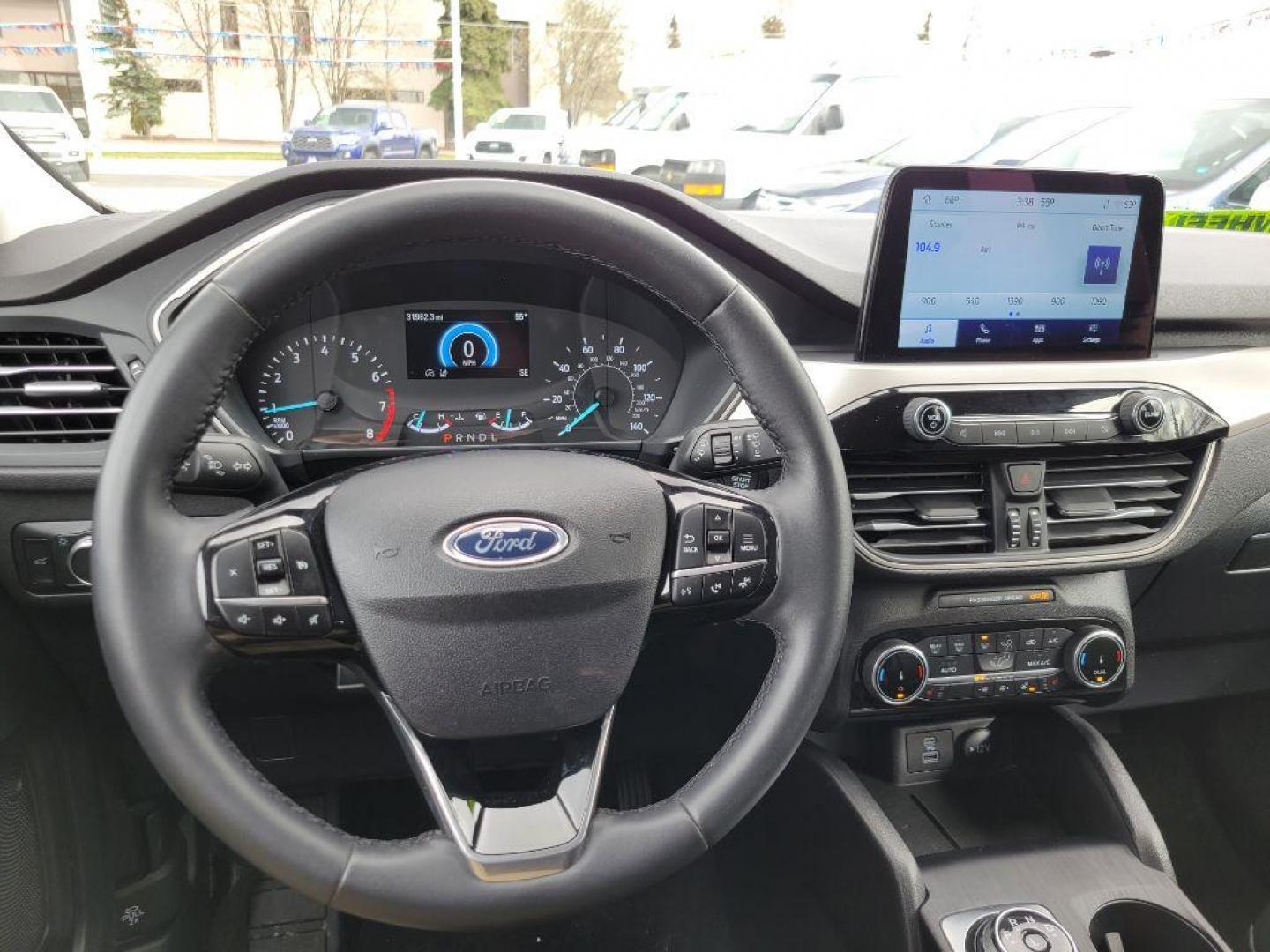 2022 GRAY FORD ESCAPE SEL (1FMCU9H64NU) with an 1.5L engine, Automatic transmission, located at 929 East 8th Ave, Anchorage, AK, 99501, (907) 274-2277, 61.214783, -149.866074 - Photo#4