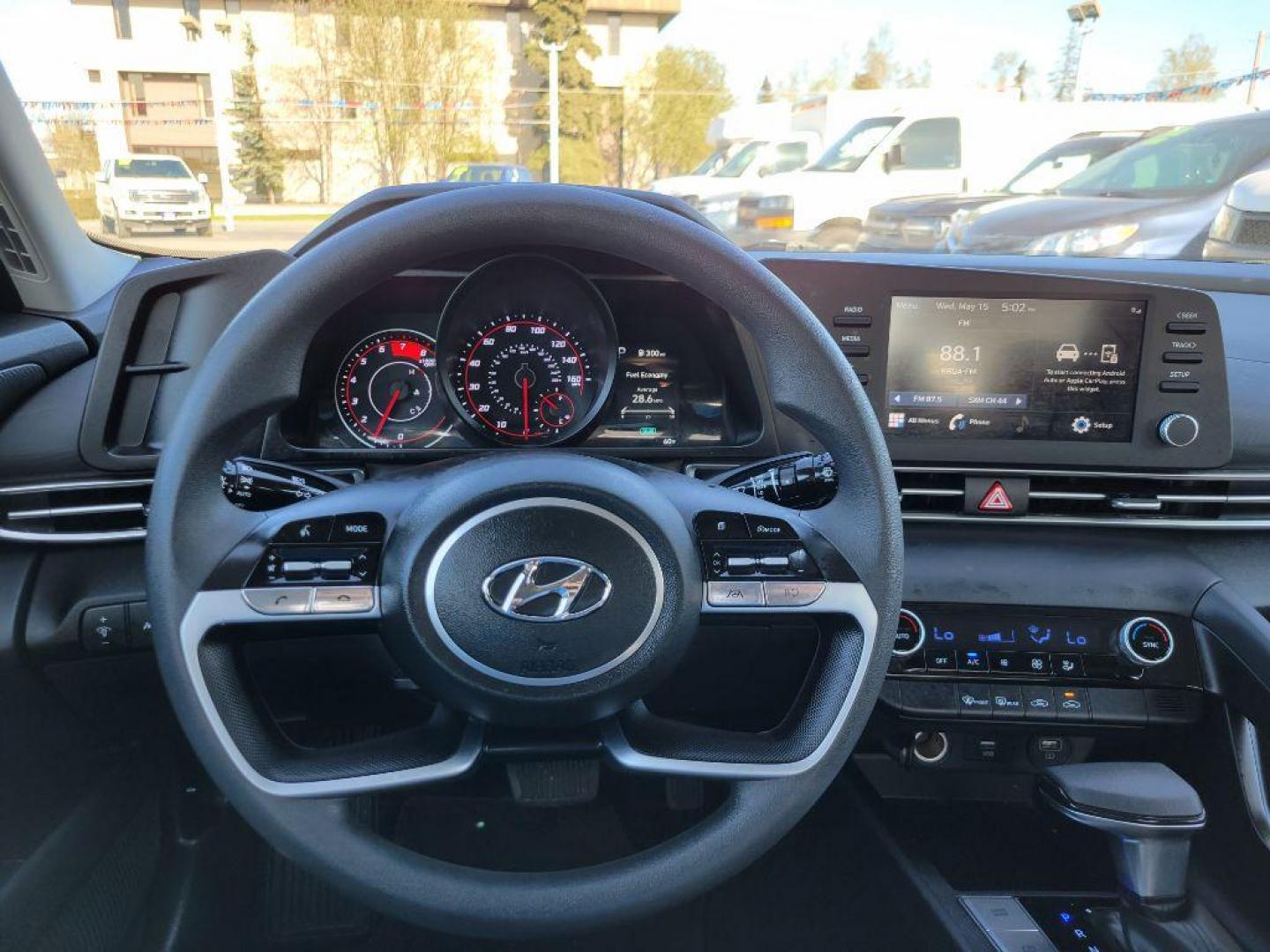 2022 GRAY HYUNDAI ELANTRA SEL (5NPLM4AG6NH) with an 2.0L engine, Continuously Variable transmission, located at 929 East 8th Ave, Anchorage, AK, 99501, (907) 274-2277, 61.214783, -149.866074 - Photo#4