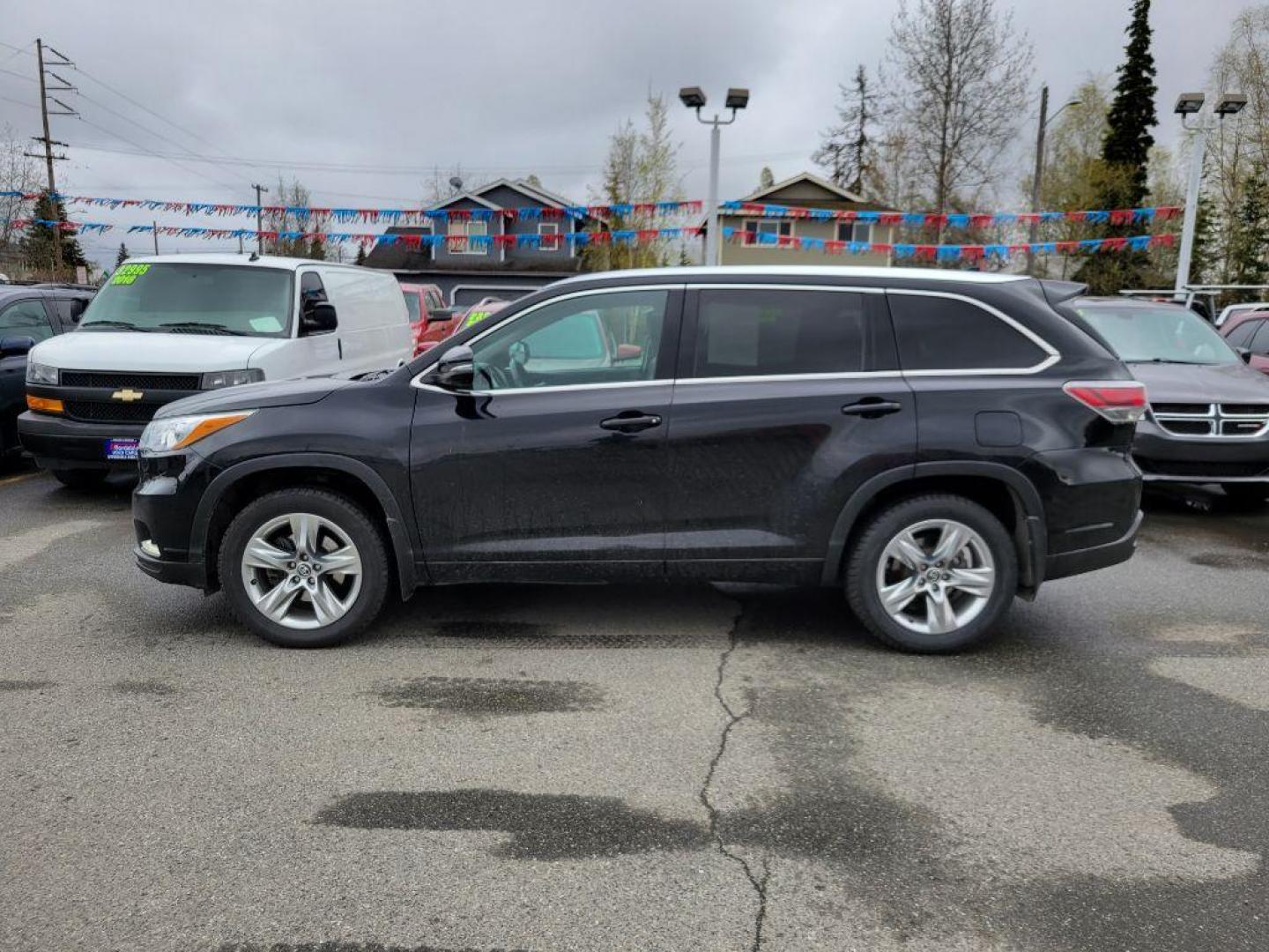 2016 BLACK TOYOTA HIGHLANDER LIMITED (5TDDKRFH7GS) with an 3.5L engine, Automatic transmission, located at 929 East 8th Ave, Anchorage, AK, 99501, (907) 274-2277, 61.214783, -149.866074 - Photo#1