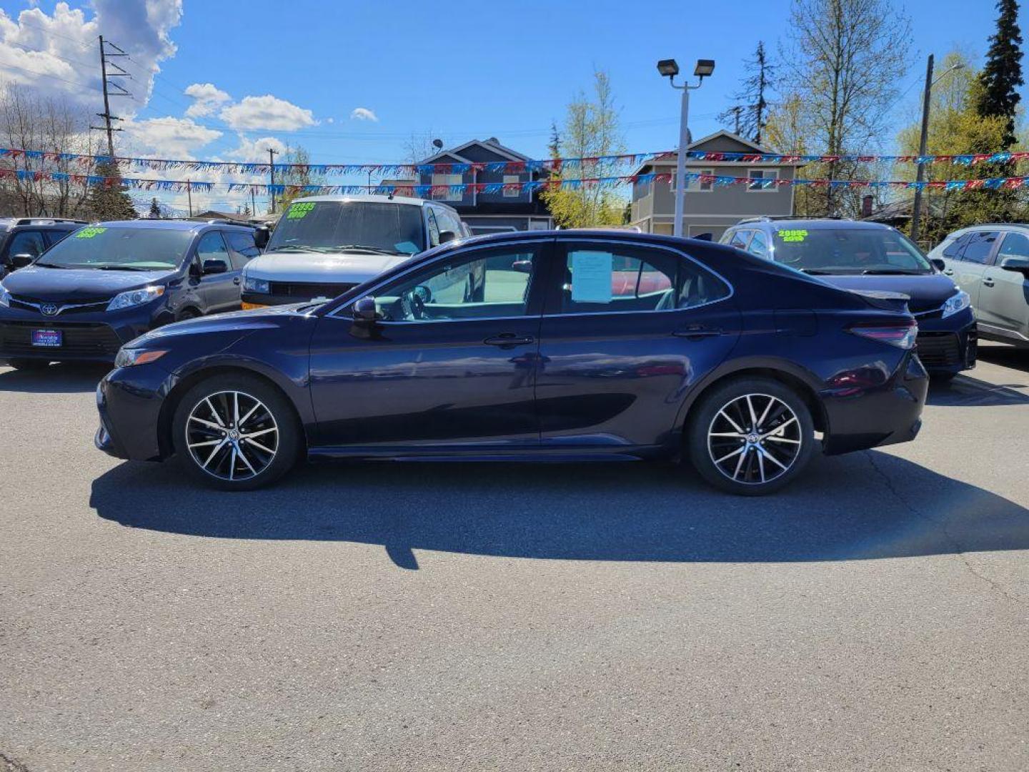 2021 BLUE TOYOTA CAMRY SE (4T1G11AK9MU) with an 2.5L engine, Automatic transmission, located at 929 East 8th Ave, Anchorage, AK, 99501, (907) 274-2277, 61.214783, -149.866074 - Photo#1