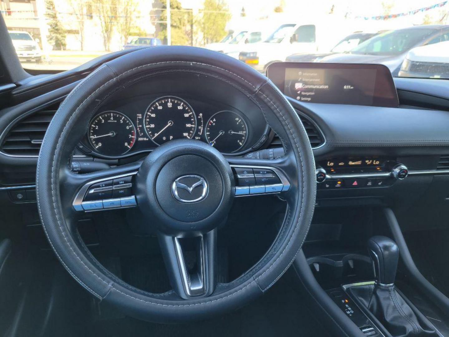 2020 GRAY MAZDA 3 PREFERRED (JM1BPBMM4L1) with an 2.5L engine, Automatic transmission, located at 929 East 8th Ave, Anchorage, AK, 99501, (907) 274-2277, 61.214783, -149.866074 - Photo#4