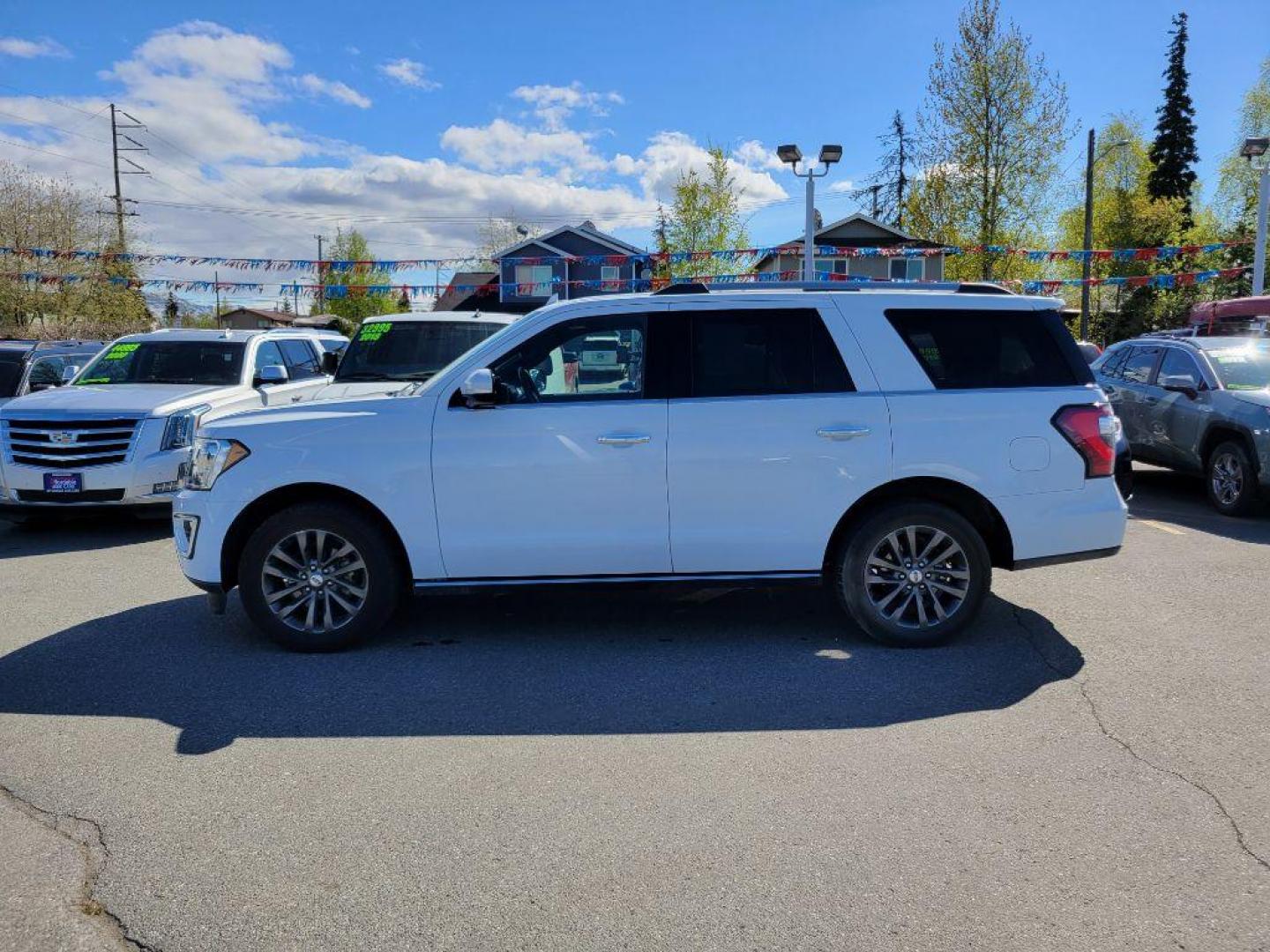 2020 WHITE FORD EXPEDITION LIMITED (1FMJU2ATXLE) with an 3.5L engine, Automatic transmission, located at 929 East 8th Ave, Anchorage, AK, 99501, (907) 274-2277, 61.214783, -149.866074 - Photo#1