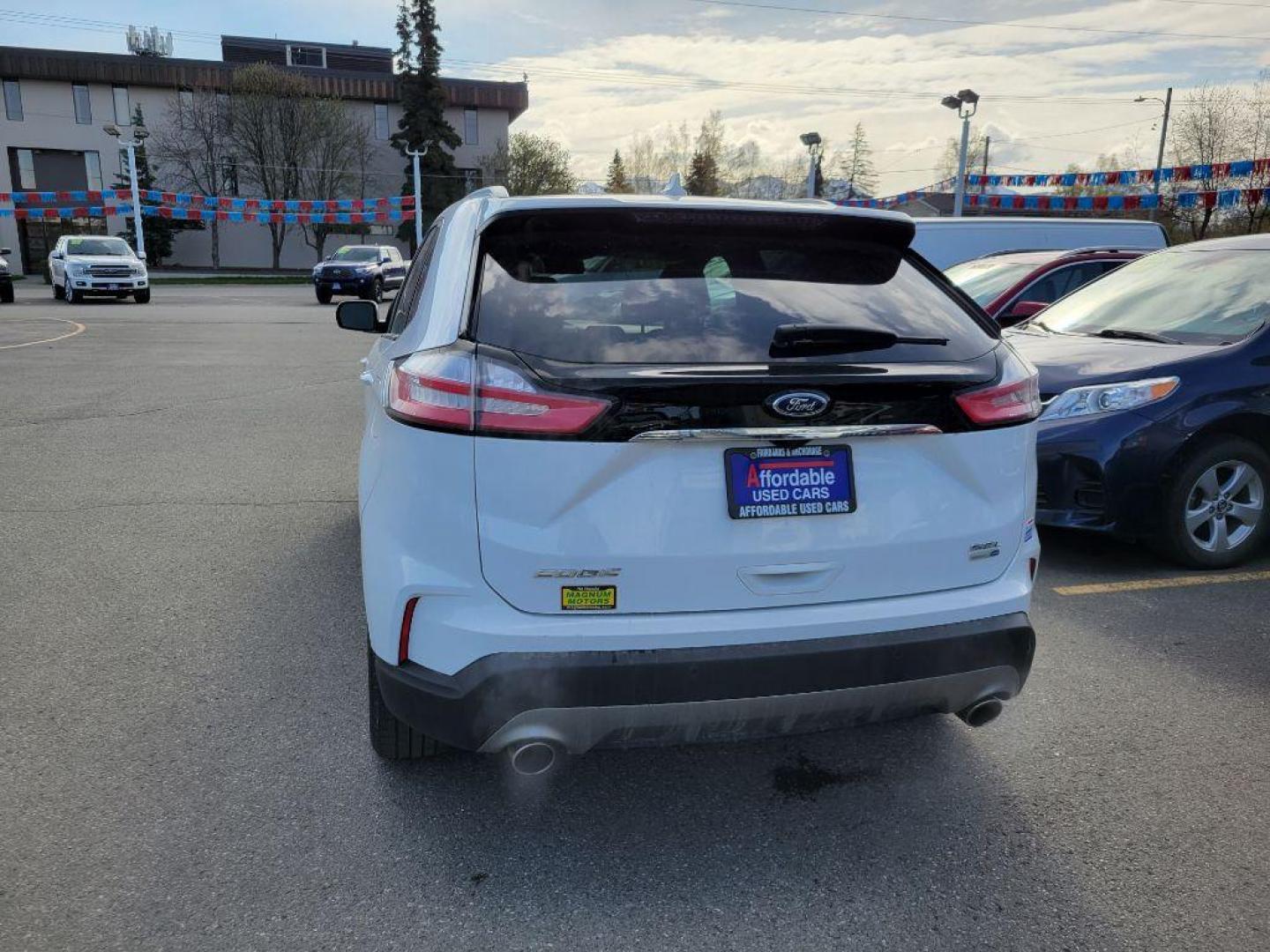 2020 WHITE FORD EDGE SEL (2FMPK4J91LB) with an 2.0L engine, Automatic transmission, located at 929 East 8th Ave, Anchorage, AK, 99501, (907) 274-2277, 61.214783, -149.866074 - Photo#2