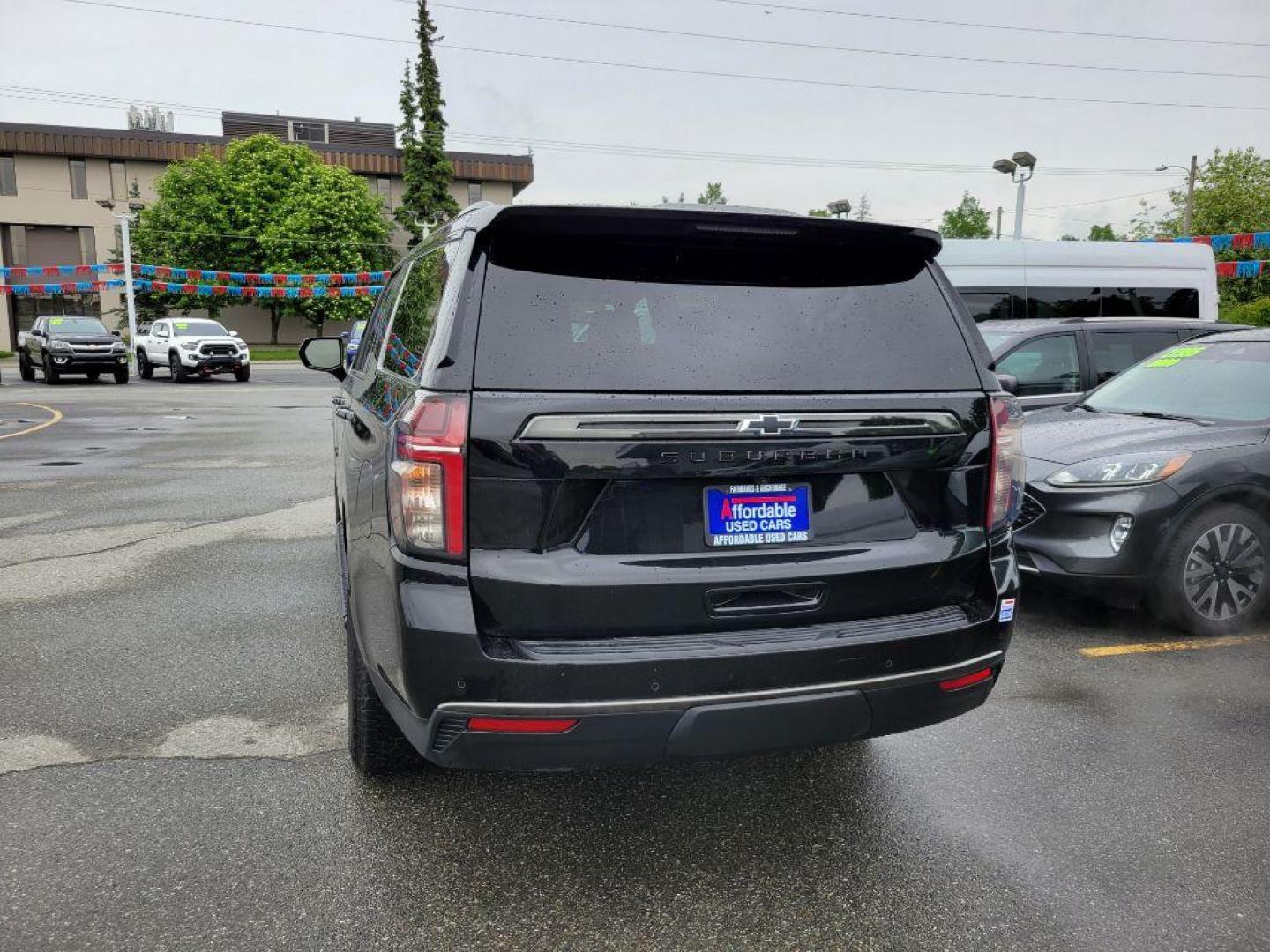 2022 BLACK CHEVROLET SUBURBAN 1500 Z71 (1GNSKDKD2NR) with an 5.3L engine, Automatic transmission, located at 929 East 8th Ave, Anchorage, AK, 99501, (907) 274-2277, 61.214783, -149.866074 - Photo#2