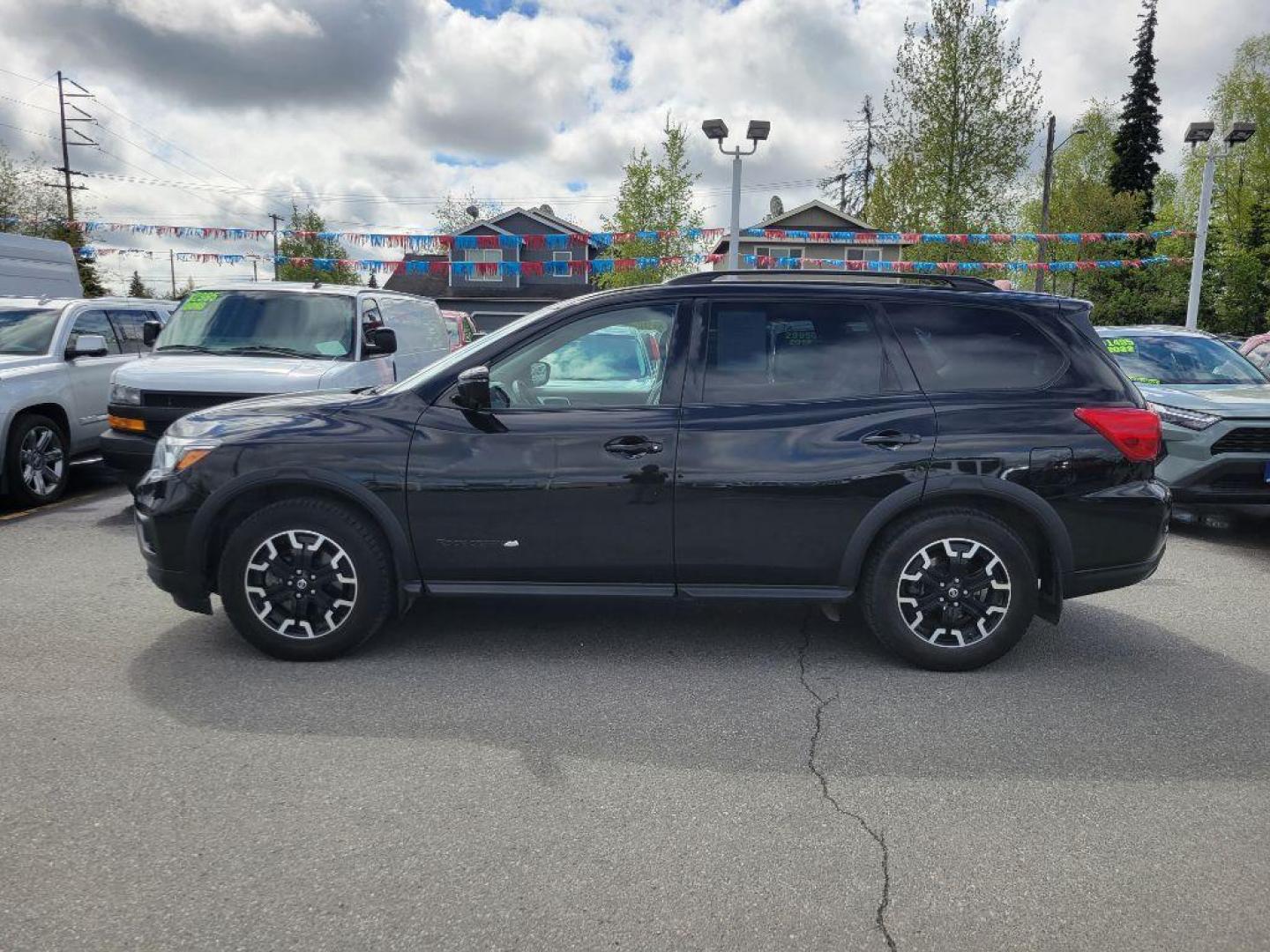 2020 BLACK NISSAN PATHFINDER SL (5N1DR2CMXLC) with an 3.5L engine, Continuously Variable transmission, located at 929 East 8th Ave, Anchorage, AK, 99501, (907) 274-2277, 61.214783, -149.866074 - Photo#1