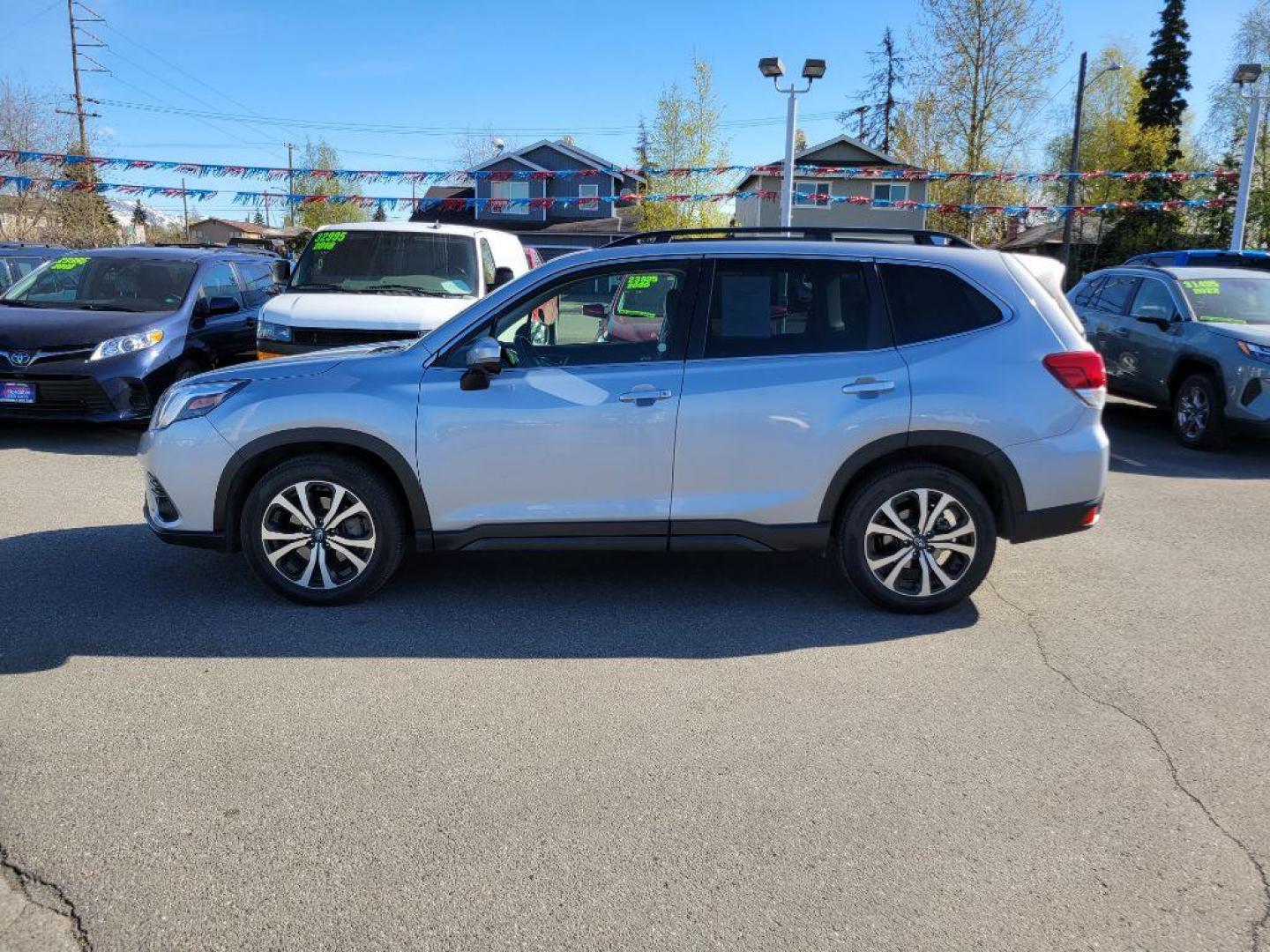 2022 GRY SUBARU FORESTER LIMITED (JF2SKAPC8NH) with an 2.5L engine, Automatic transmission, located at 929 East 8th Ave, Anchorage, AK, 99501, (907) 274-2277, 61.214783, -149.866074 - Photo#1