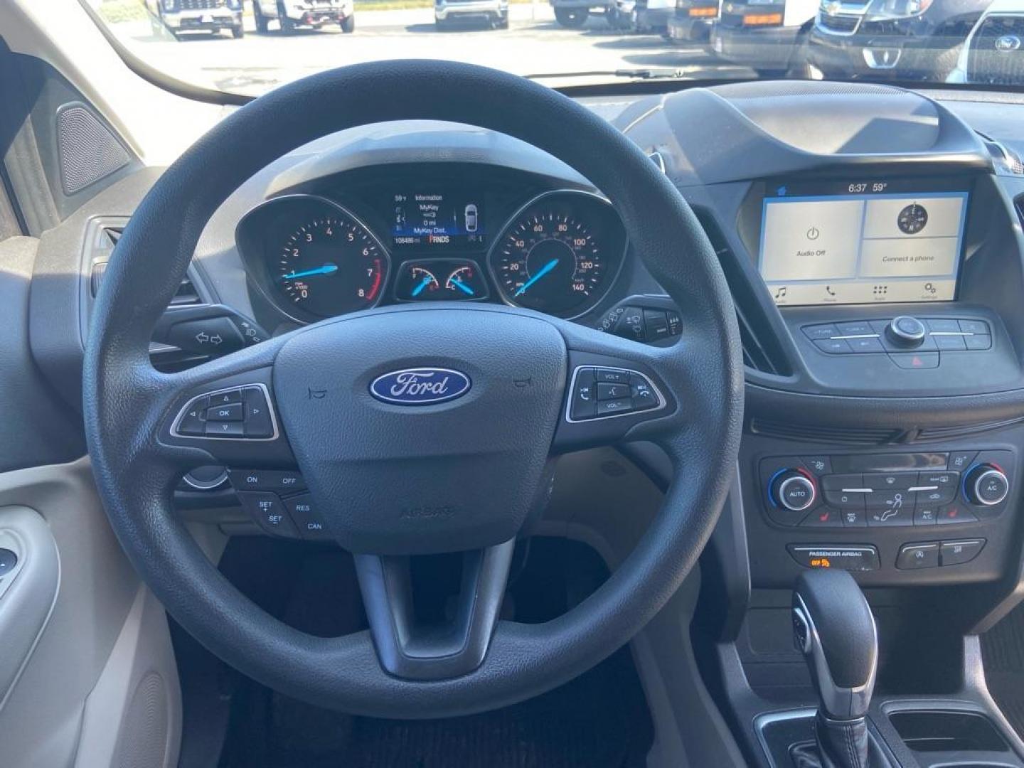 2019 GRAY FORD ESCAPE SE (1FMCU9GD3KU) with an 1.5L engine, Automatic transmission, located at 929 East 8th Ave, Anchorage, AK, 99501, (907) 274-2277, 61.214783, -149.866074 - Photo#4