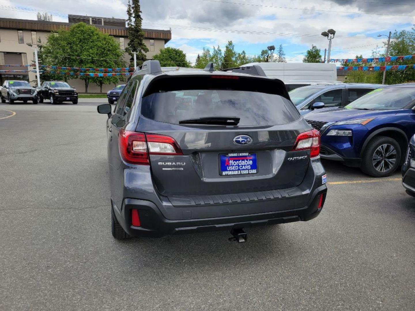 2018 GRAY SUBARU OUTBACK 2.5I LIMITED (4S4BSANC6J3) with an 2.5L engine, Continuously Variable transmission, located at 929 East 8th Ave, Anchorage, AK, 99501, (907) 274-2277, 61.214783, -149.866074 - Photo#2