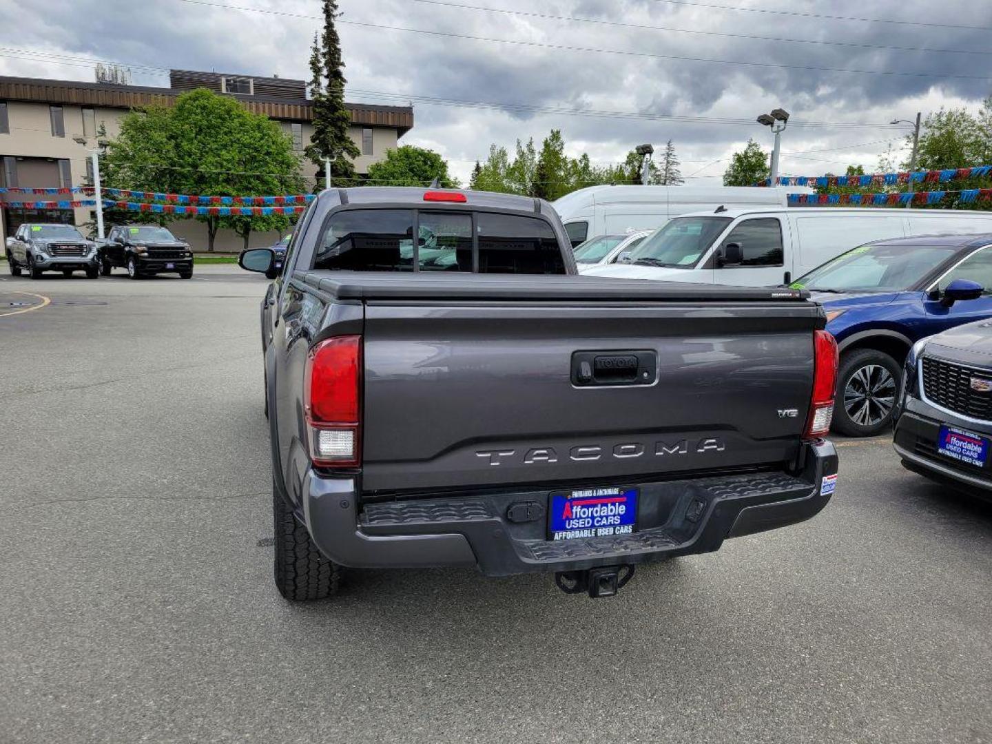 2019 GRAY TOYOTA TACOMA TRD ACCESS CAB (5TFSZ5AN7KX) with an 3.5L engine, Automatic transmission, located at 929 East 8th Ave, Anchorage, AK, 99501, (907) 274-2277, 61.214783, -149.866074 - Photo#2