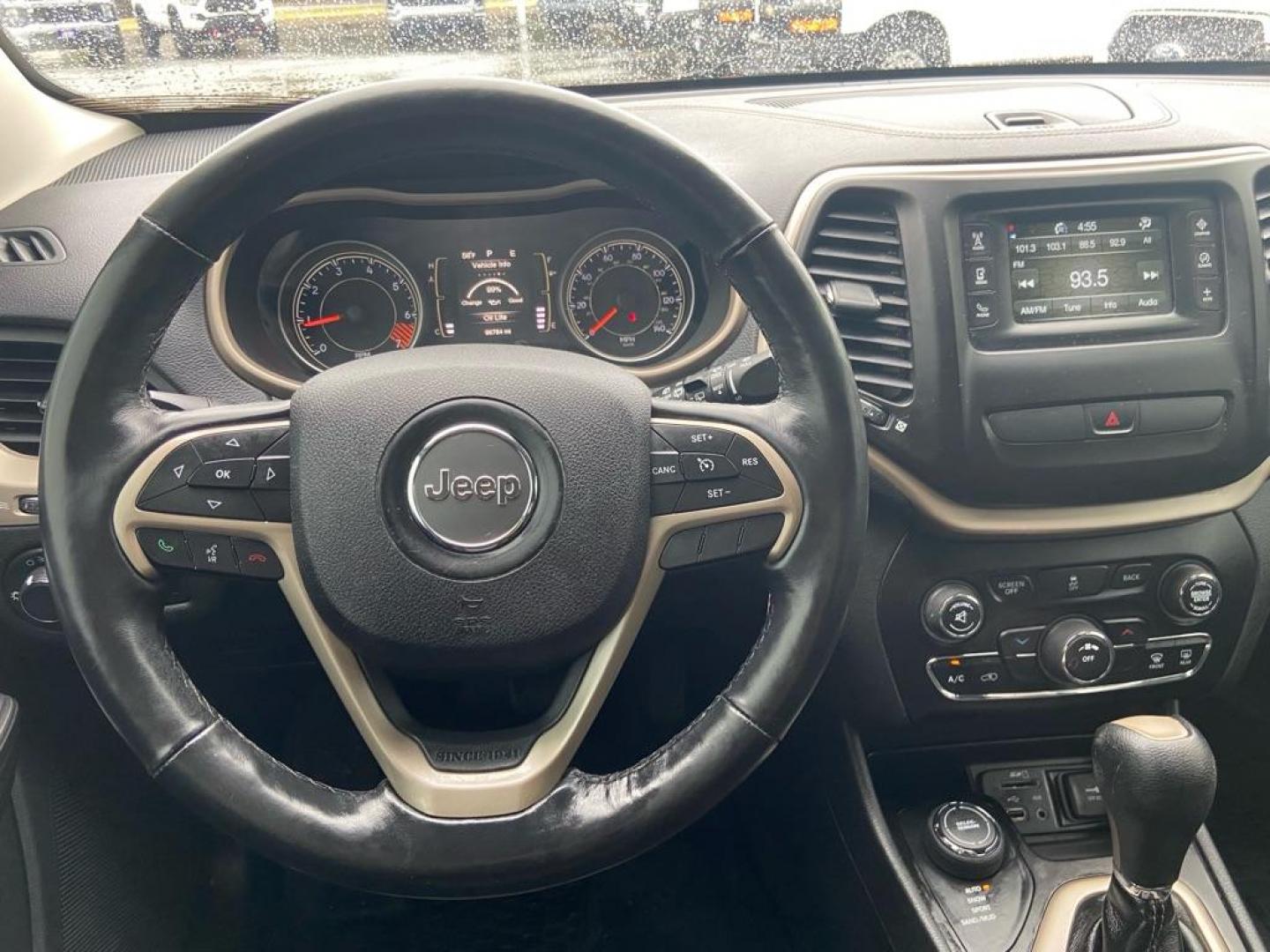 2015 RED JEEP CHEROKEE SPORT (1C4PJMAB7FW) with an 2.4L engine, Automatic transmission, located at 929 East 8th Ave, Anchorage, AK, 99501, (907) 274-2277, 61.214783, -149.866074 - Photo#4