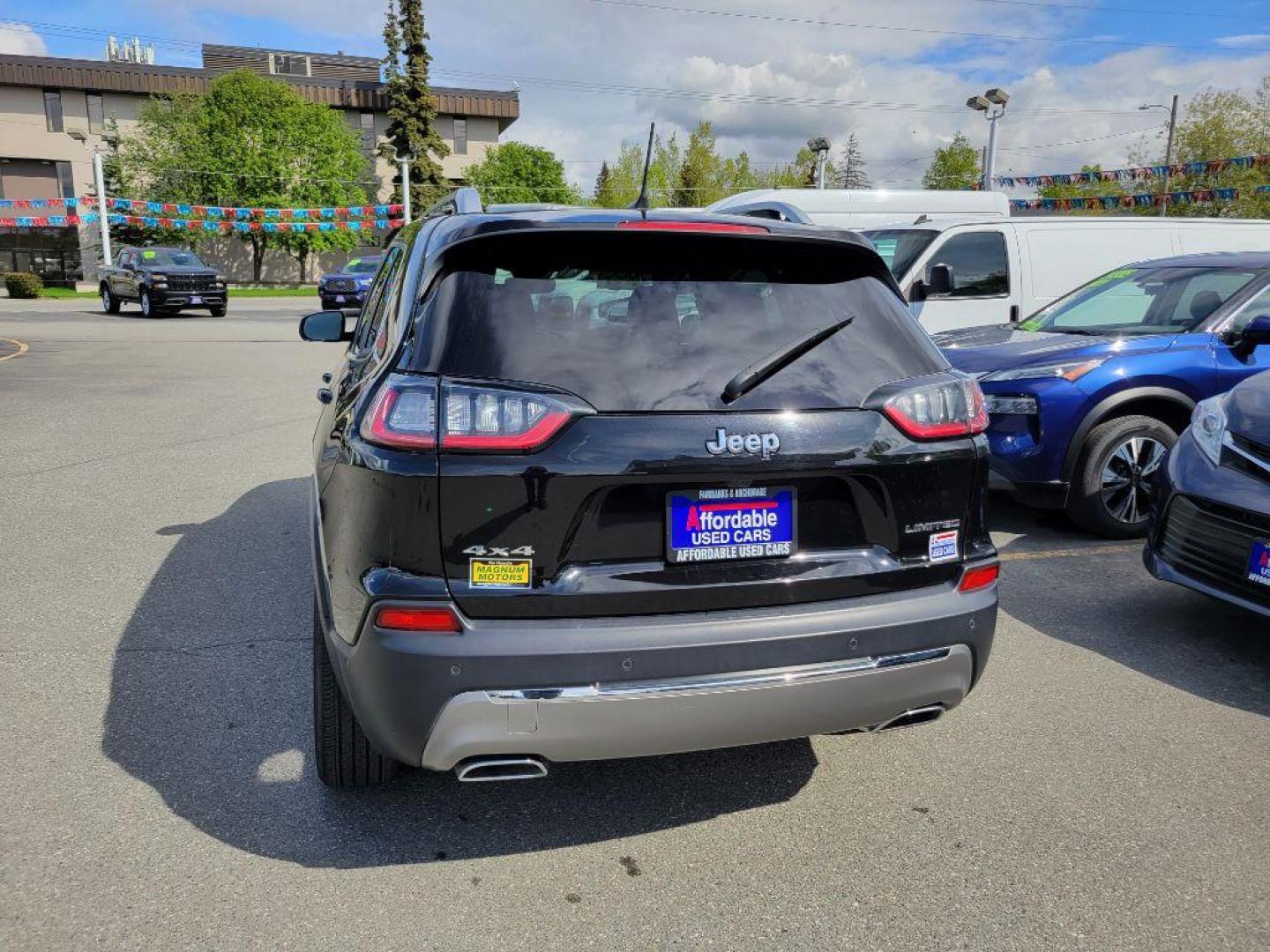 2021 BLACK JEEP CHEROKEE LIMITED (1C4PJMDX6MD) with an 3.2L engine, Automatic transmission, located at 929 East 8th Ave, Anchorage, AK, 99501, (907) 274-2277, 61.214783, -149.866074 - Photo#2