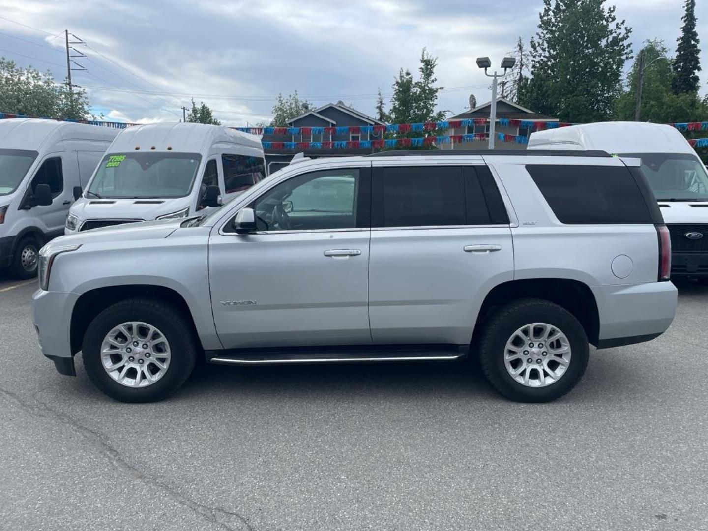 2018 SILVER GMC YUKON SLT (1GKS2BKC0JR) with an 5.3L engine, Automatic transmission, located at 929 East 8th Ave, Anchorage, AK, 99501, (907) 274-2277, 61.214783, -149.866074 - Photo#1