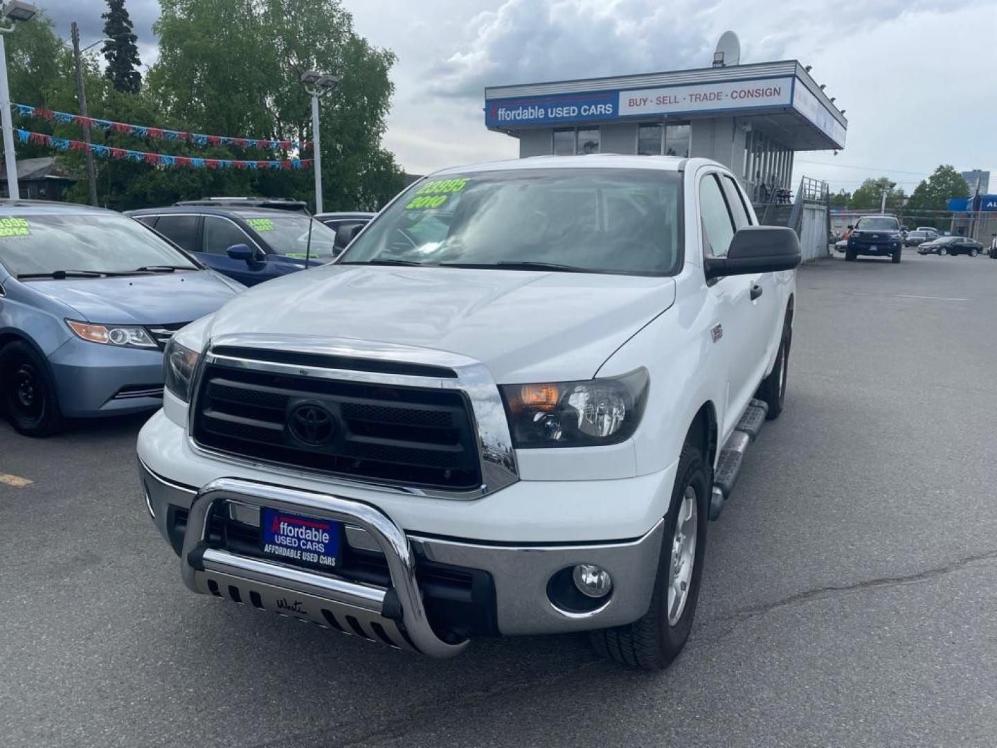 2010 WHITE TOYOTA TUNDRA DOUBLE CAB SR5 (5TFUY5F1XAX) with an 5.7L engine, Automatic transmission, located at 929 East 8th Ave, Anchorage, AK, 99501, (907) 274-2277, 61.214783, -149.866074 - Photo#0