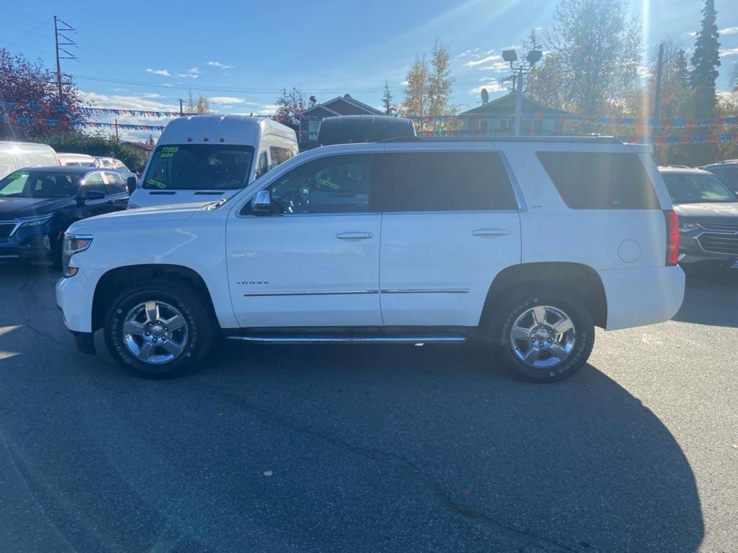 2015 WHITE CHEVROLET TAHOE 1500 LT (1GNSKBKC9FR) with an 5.3L engine, Automatic transmission, located at 929 East 8th Ave, Anchorage, AK, 99501, (907) 274-2277, 61.214783, -149.866074 - Photo#1