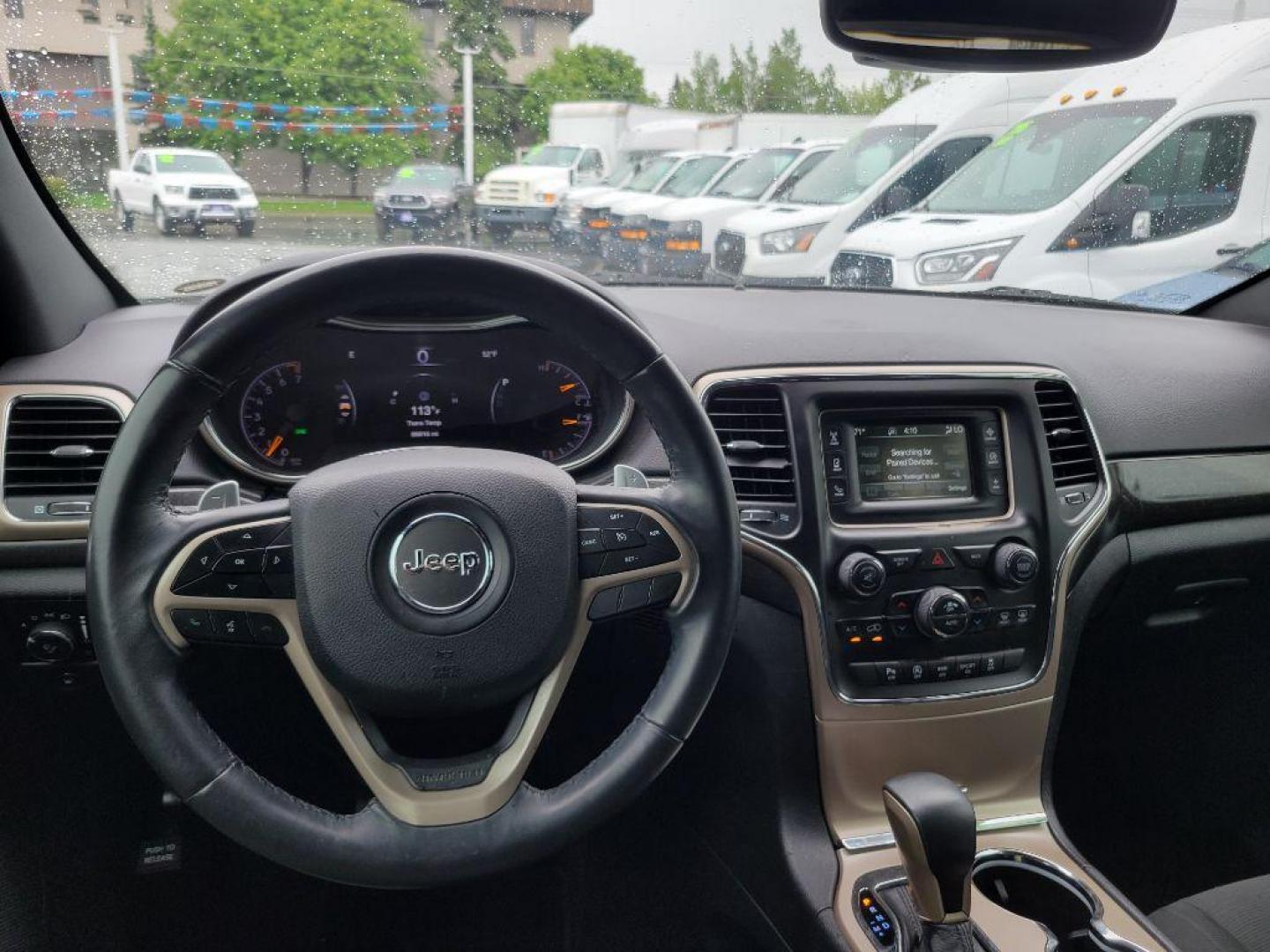 2017 WHITE JEEP GRAND CHEROKEE LAREDO (1C4RJFAG3HC) with an 3.6L engine, Automatic transmission, located at 929 East 8th Ave, Anchorage, AK, 99501, (907) 274-2277, 61.214783, -149.866074 - Photo#4