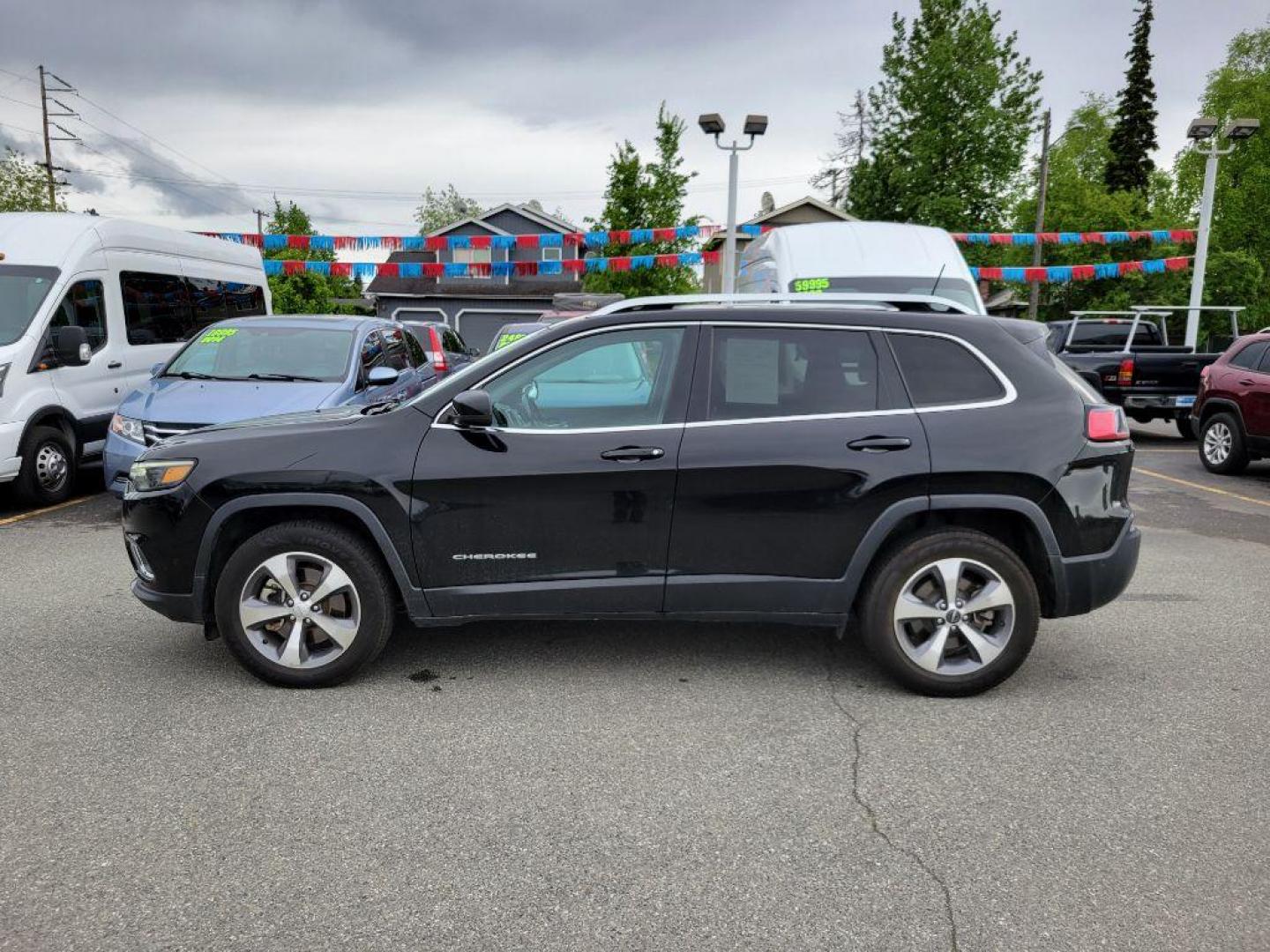 2021 BLACK JEEP CHEROKEE LIMITED (1C4PJMDX4MD) with an 3.2L engine, Automatic transmission, located at 929 East 8th Ave, Anchorage, AK, 99501, (907) 274-2277, 61.214783, -149.866074 - Photo#1