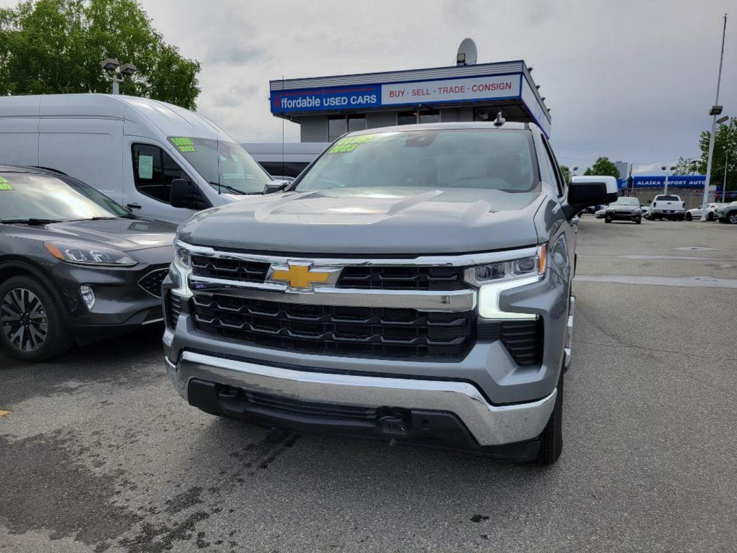 2023 GRAY CHEVROLET SILVERADO 1500 LT (2GCUDDED4P1) with an 5.3L engine, Automatic transmission, located at 929 East 8th Ave, Anchorage, AK, 99501, (907) 274-2277, 61.214783, -149.866074 - Photo#0