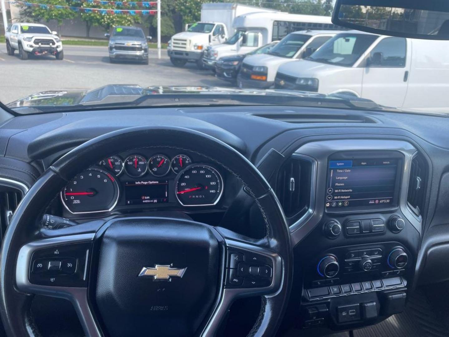 2021 BLUE CHEVROLET SILVERADO 2500 HEAVY DUTY LT (1GC4YNE72MF) with an 6.6L engine, Automatic transmission, located at 929 East 8th Ave, Anchorage, AK, 99501, (907) 274-2277, 61.214783, -149.866074 - Photo#4