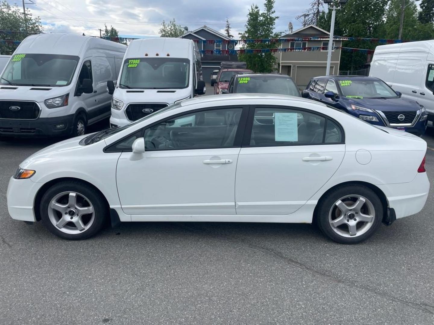 2010 WHITE HONDA CIVIC LX (19XFA1F53AE) with an 1.8L engine, Automatic transmission, located at 929 East 8th Ave, Anchorage, AK, 99501, (907) 274-2277, 61.214783, -149.866074 - Photo#1