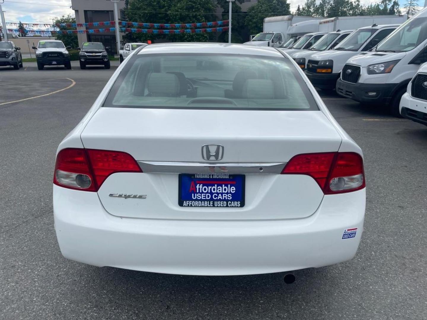 2010 WHITE HONDA CIVIC LX (19XFA1F53AE) with an 1.8L engine, Automatic transmission, located at 929 East 8th Ave, Anchorage, AK, 99501, (907) 274-2277, 61.214783, -149.866074 - Photo#2